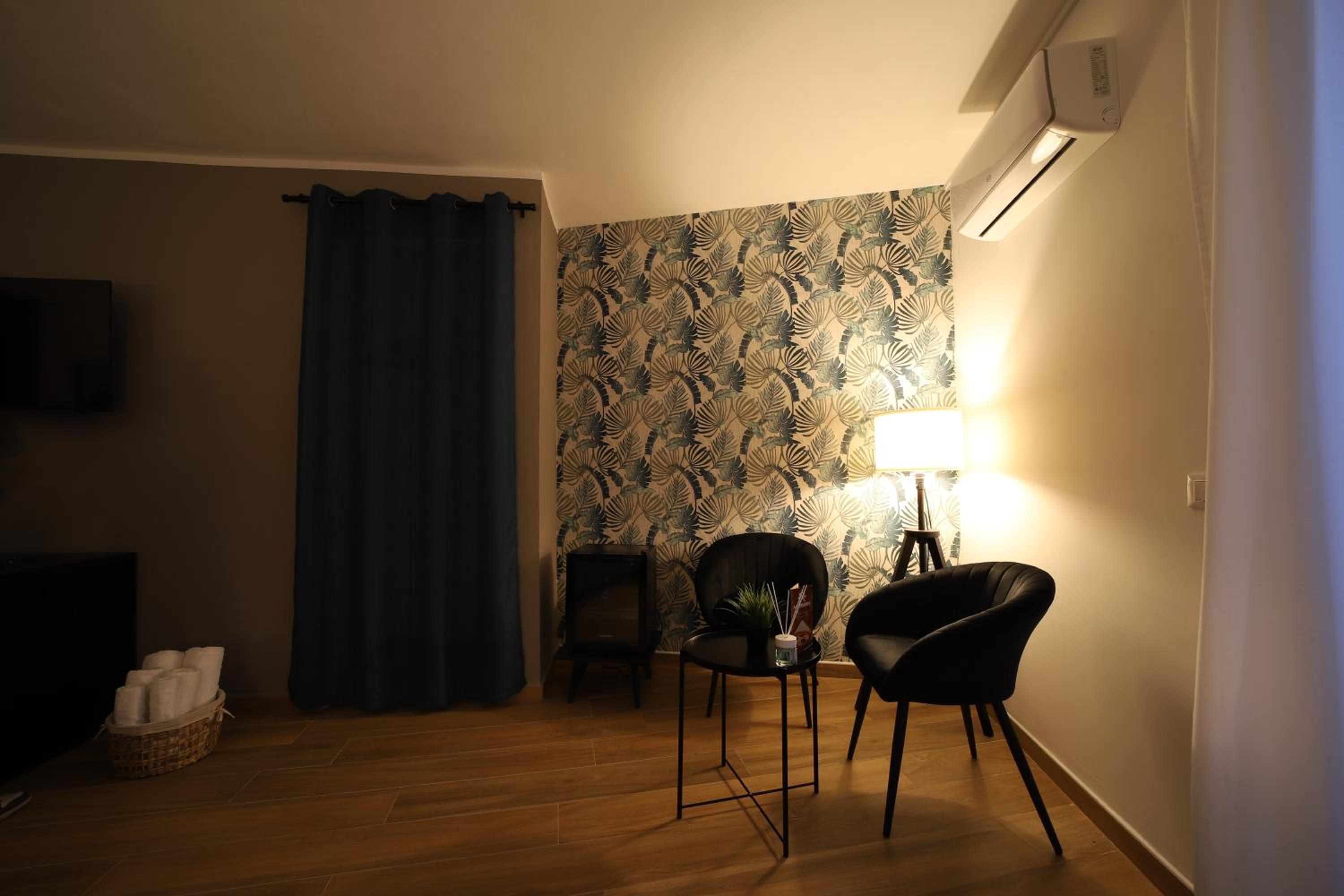 Deluxe Room - Photo 11