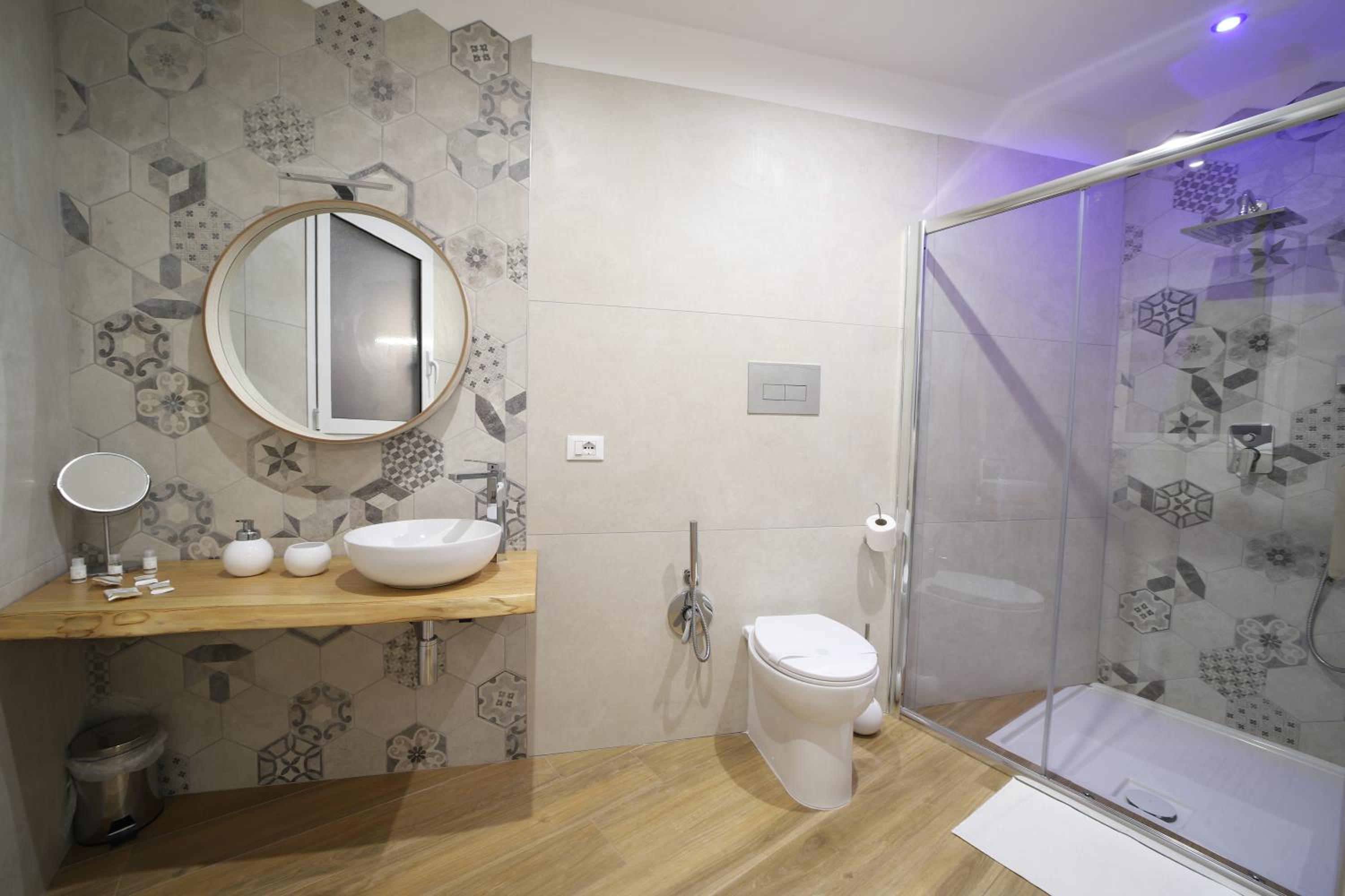 Deluxe Room - Photo 12