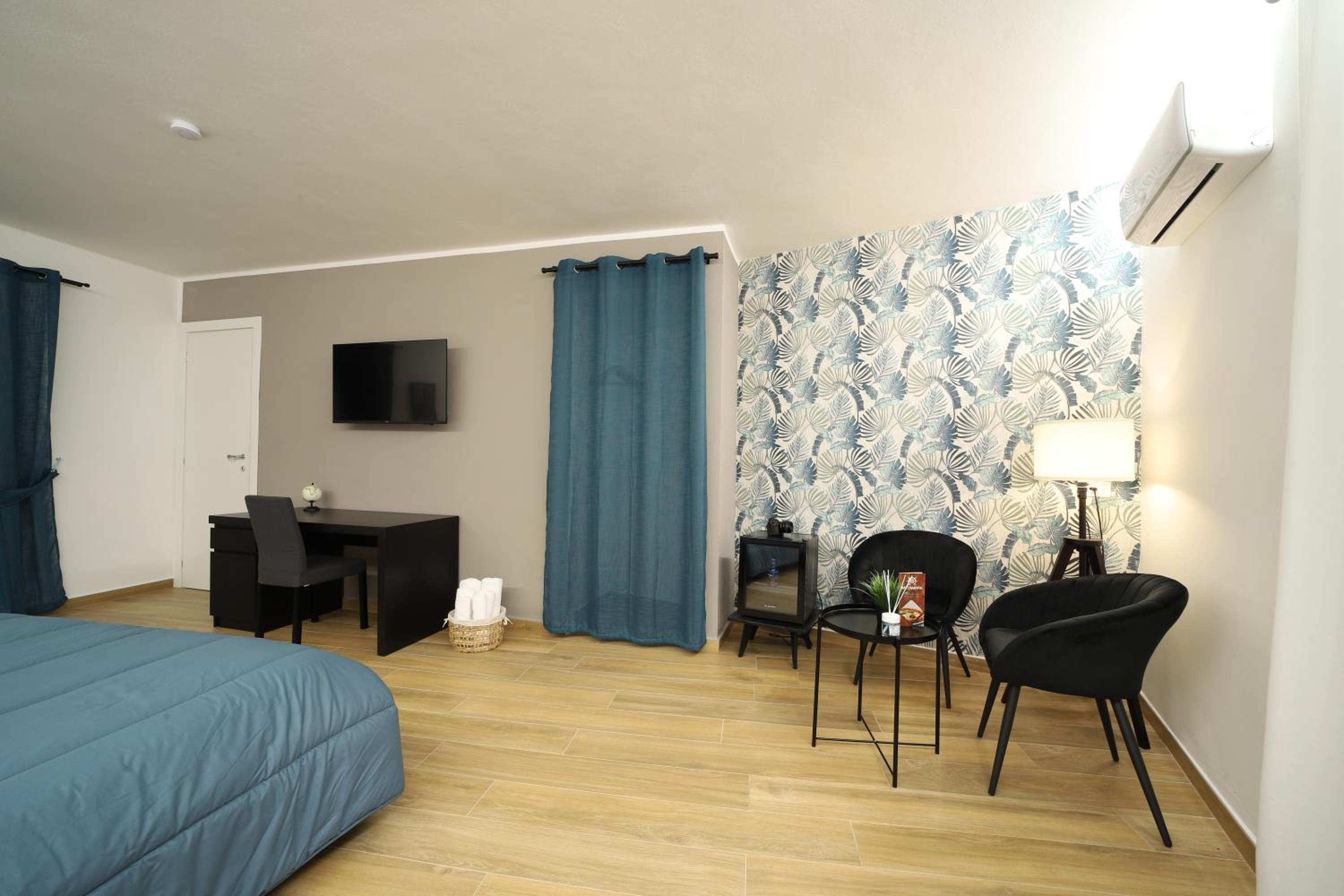 Deluxe Room - Photo 16