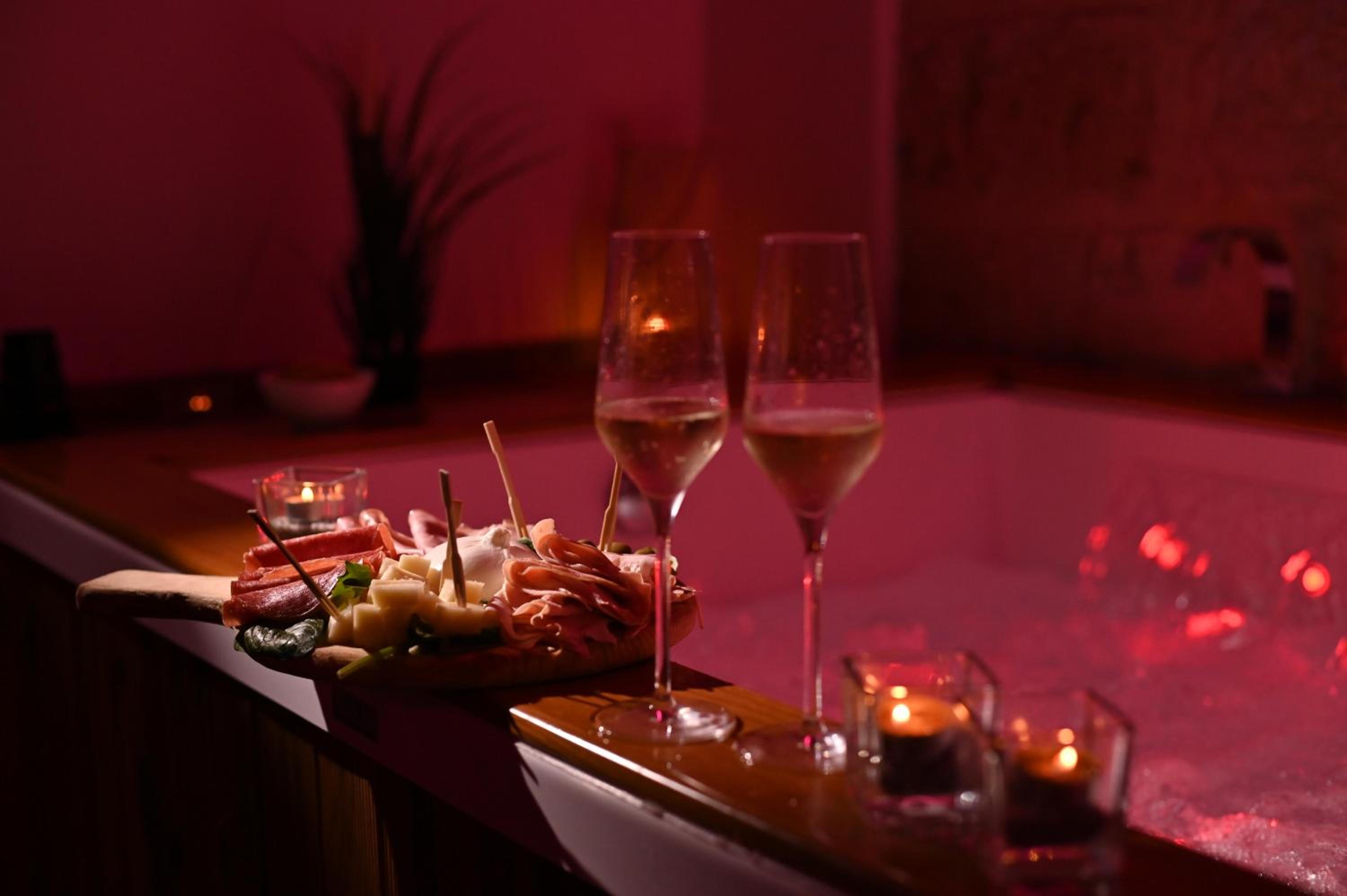 King Room with Spa Bath - Photo 18