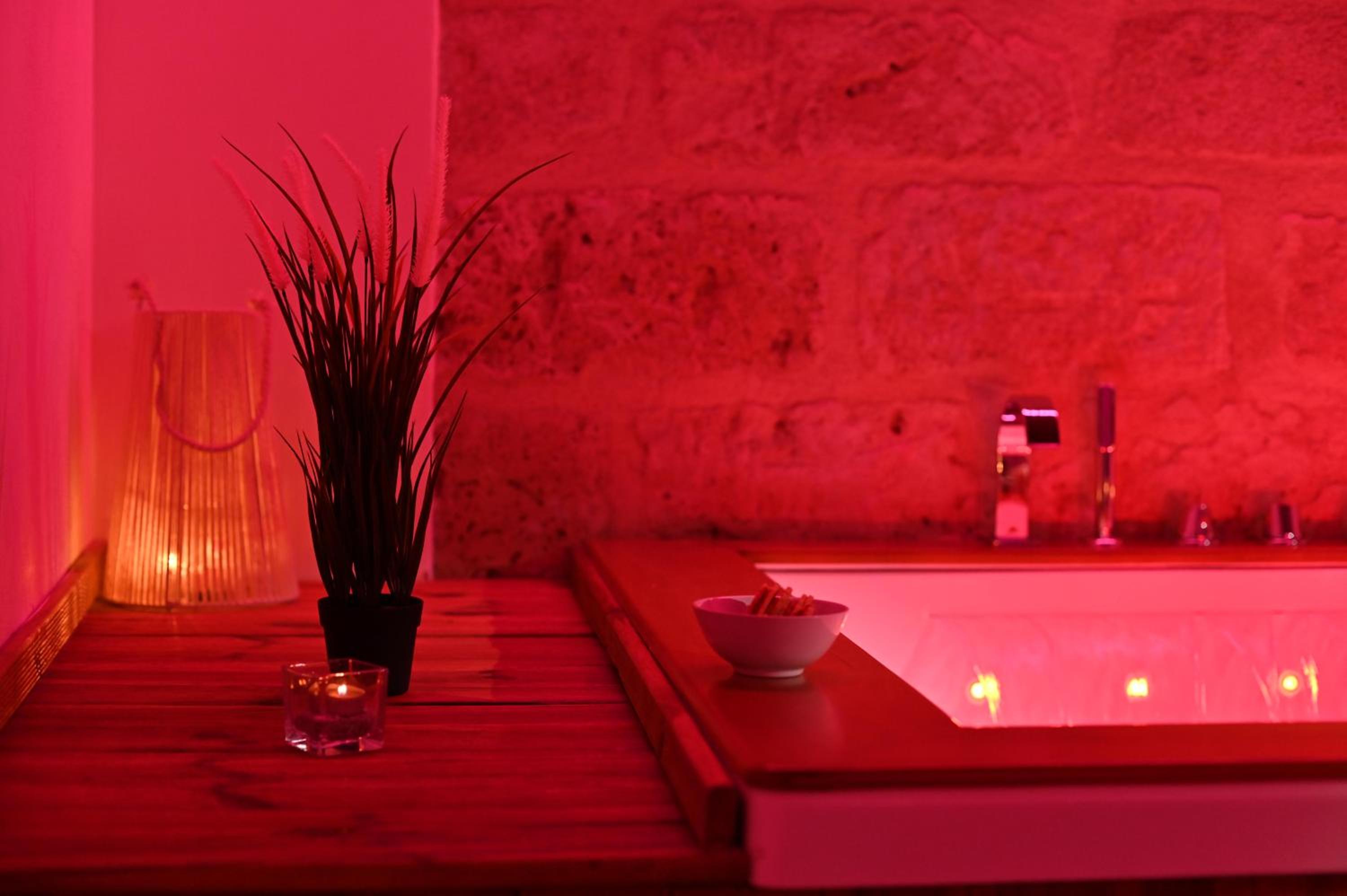 King Room with Spa Bath - Photo 9