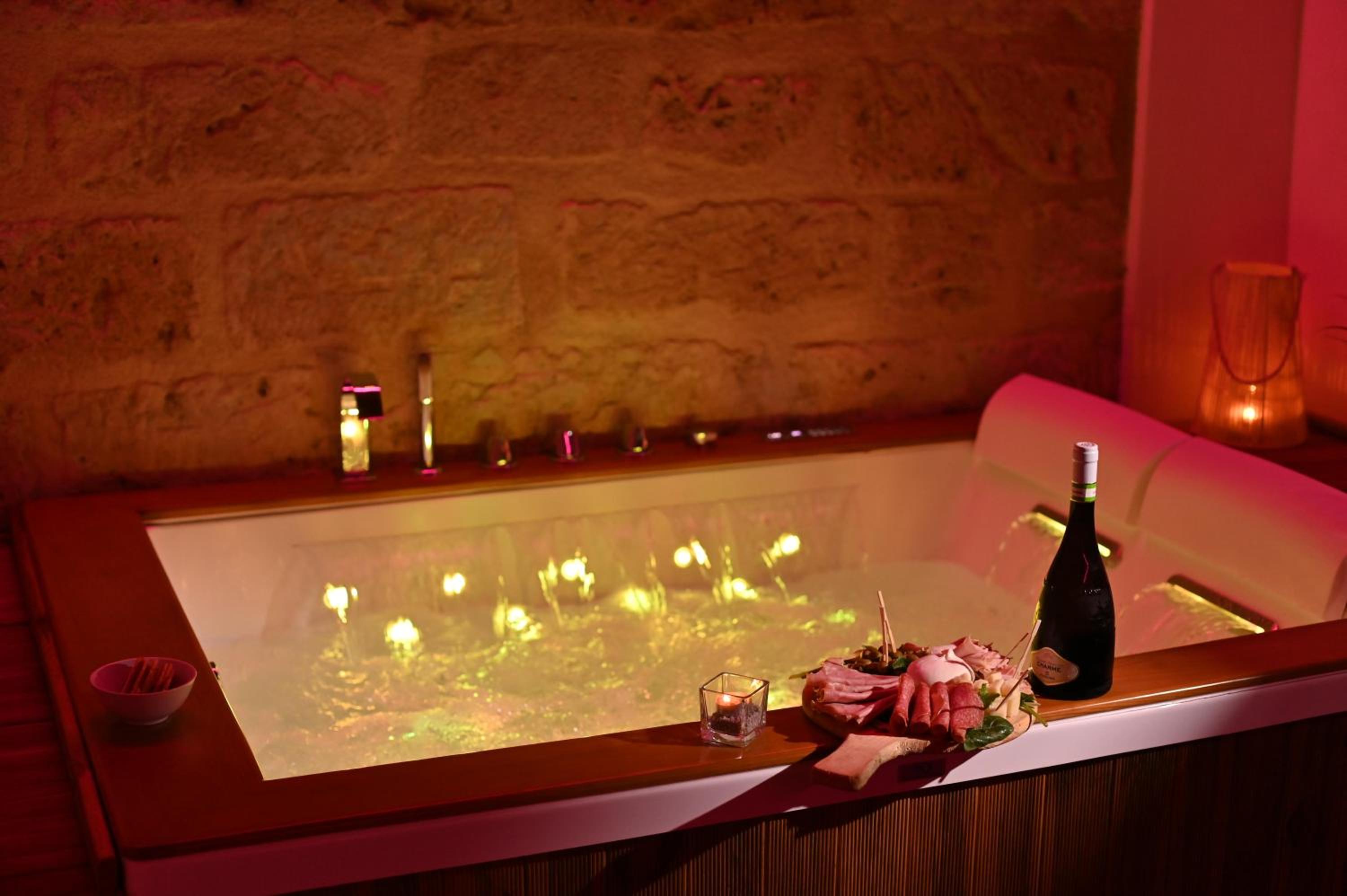 King Room with Spa Bath - Photo 19