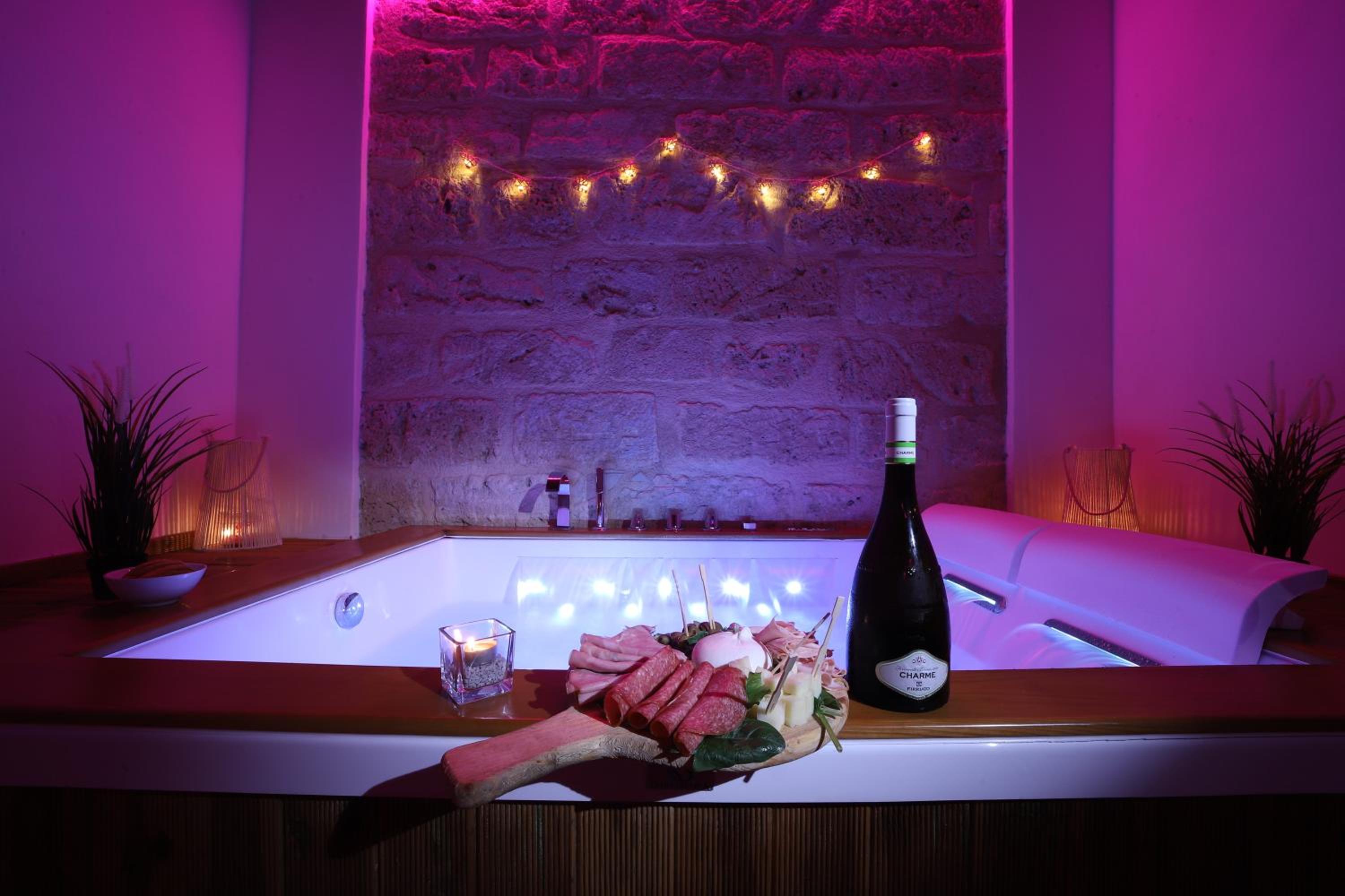 King Room with Spa Bath - Photo 33