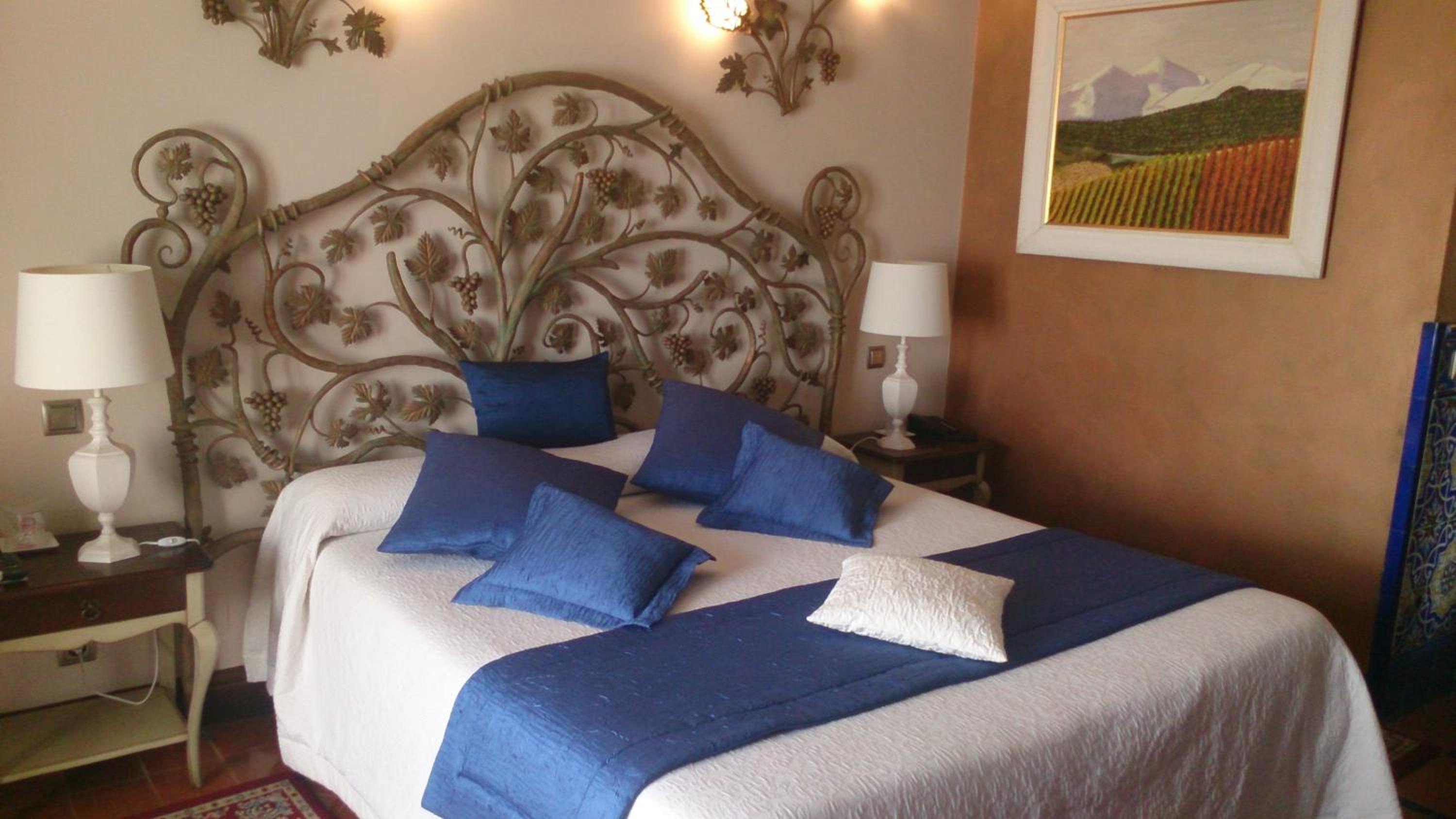 Double or Twin Room - Photo 9
