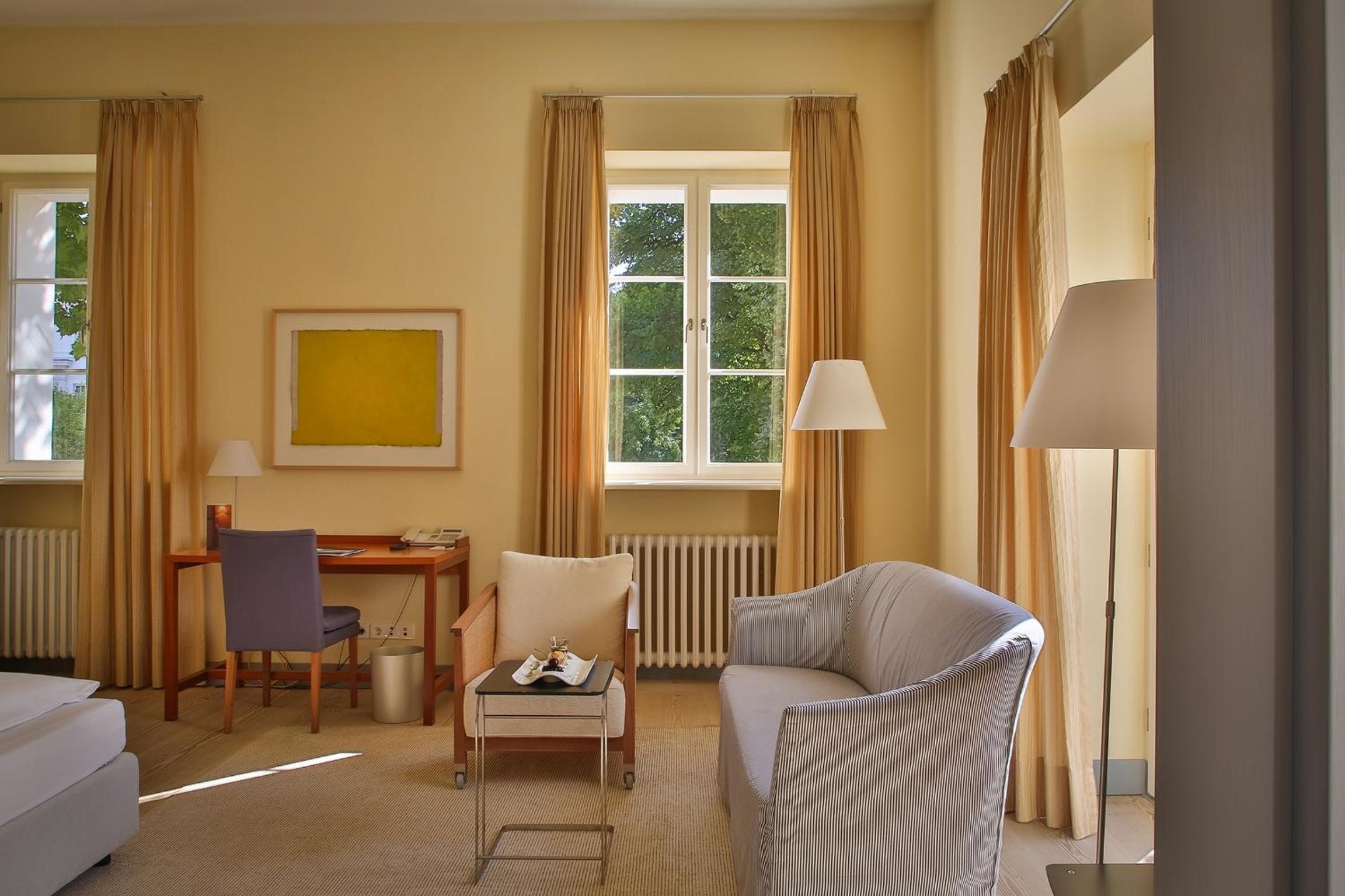 Business Room - Photo 3