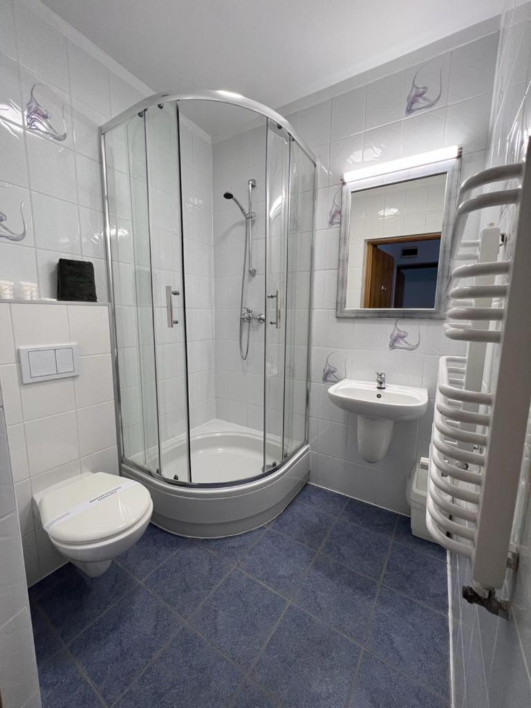 Small Twin Room - Photo 1