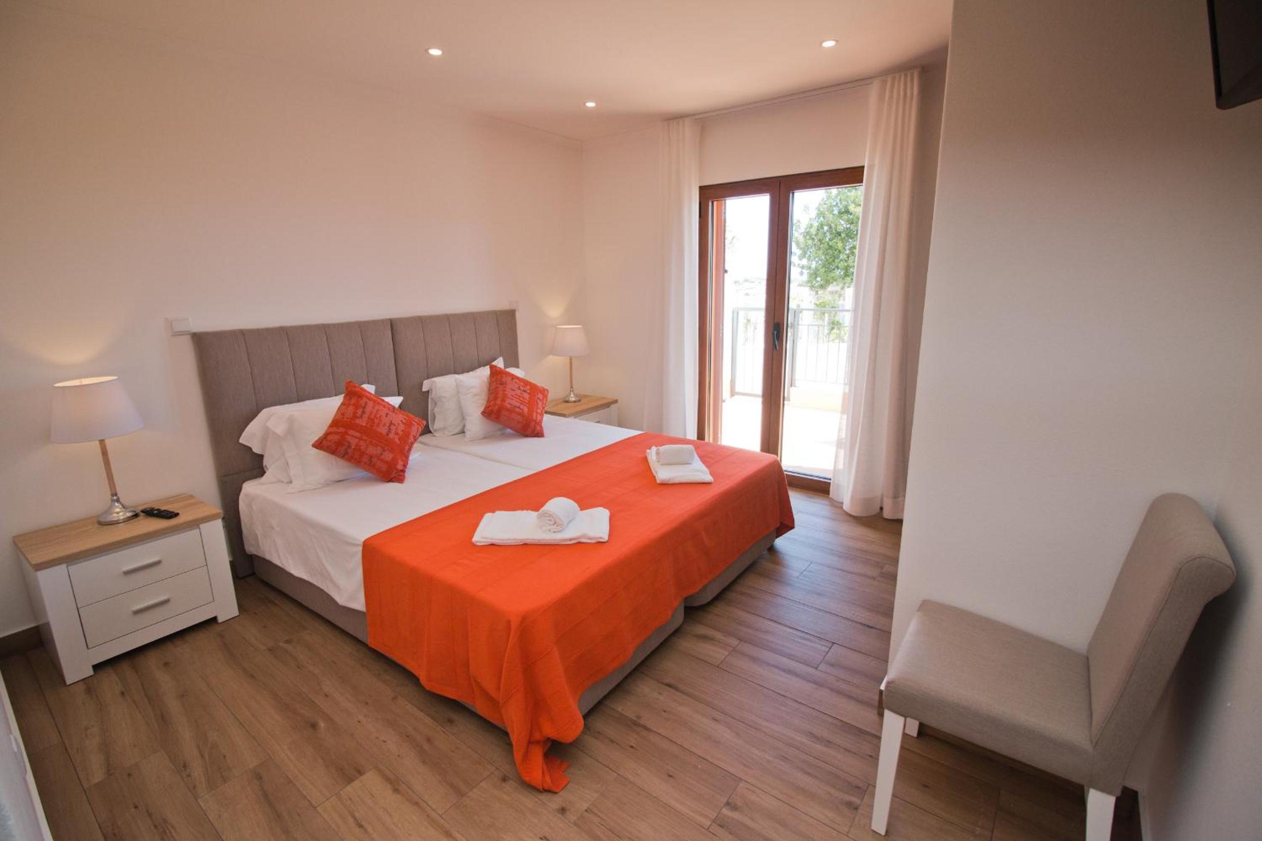 Double or Twin Room with Private Bathroom - Photo 3