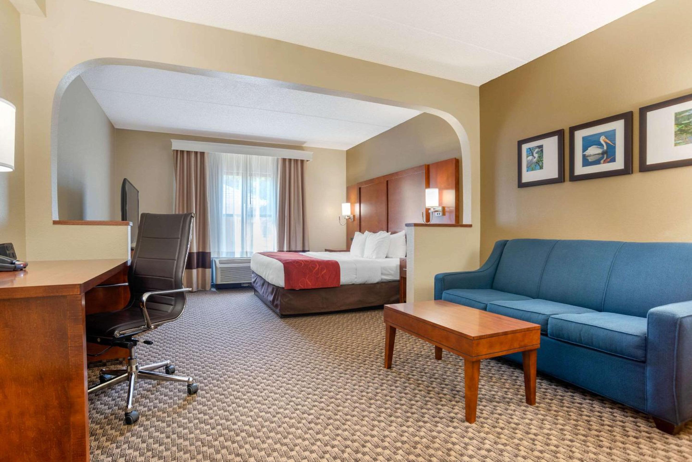 Superior King Room - Non-Smoking - Photo 4