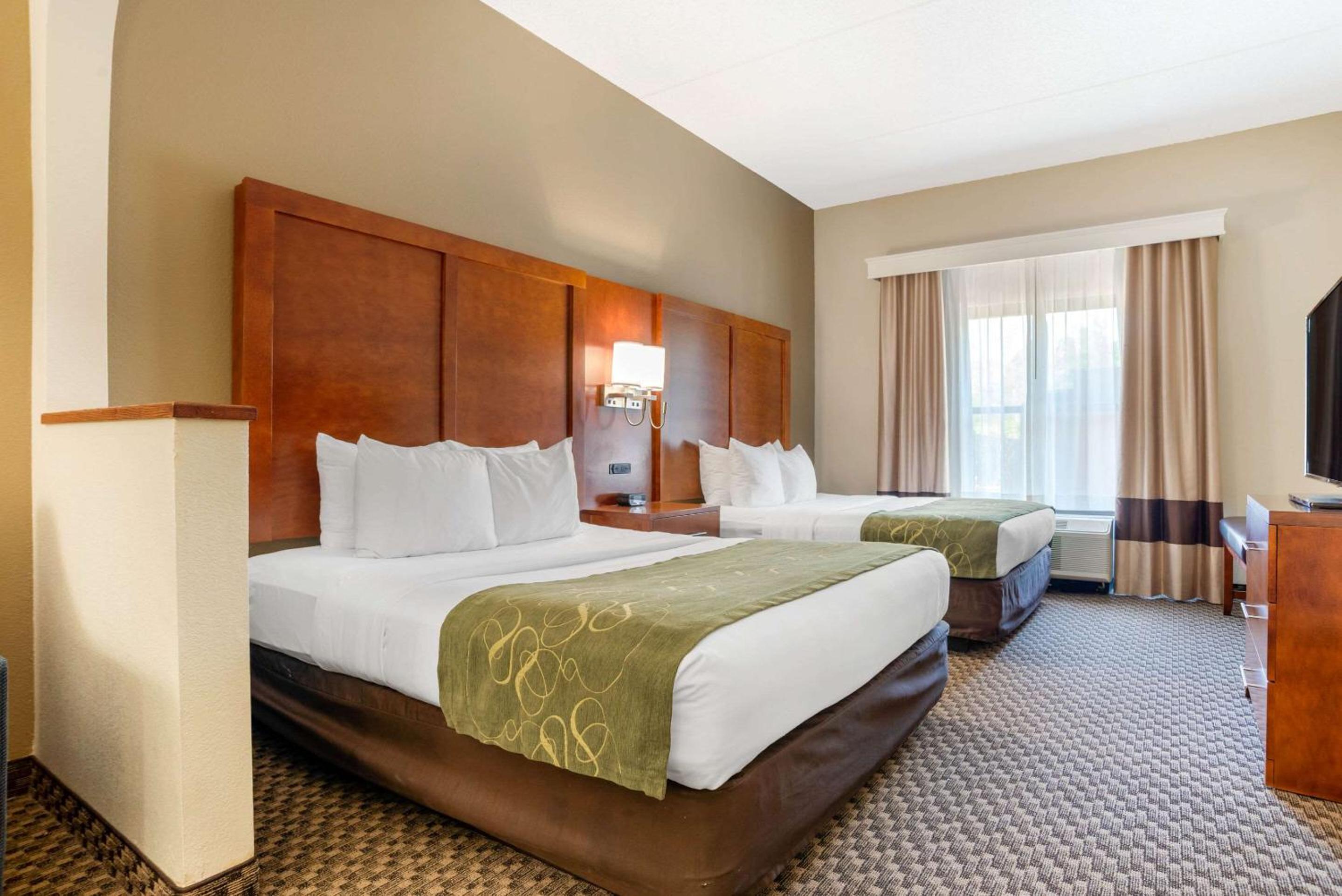 Superior Queen Suite with Two Queen Beds - Non-Smoking - Photo 3