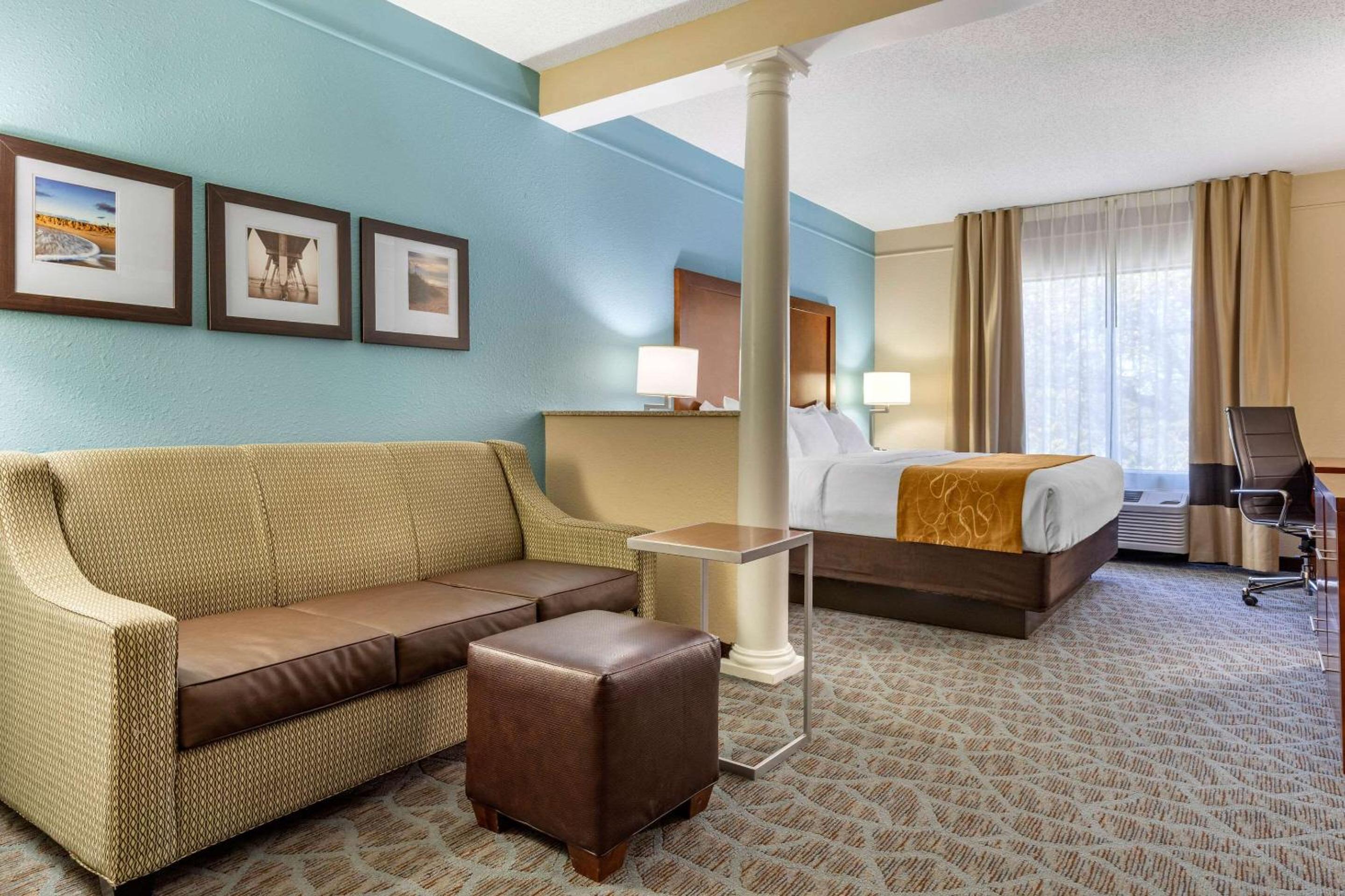 King Suite - Non-Smoking - Photo 1