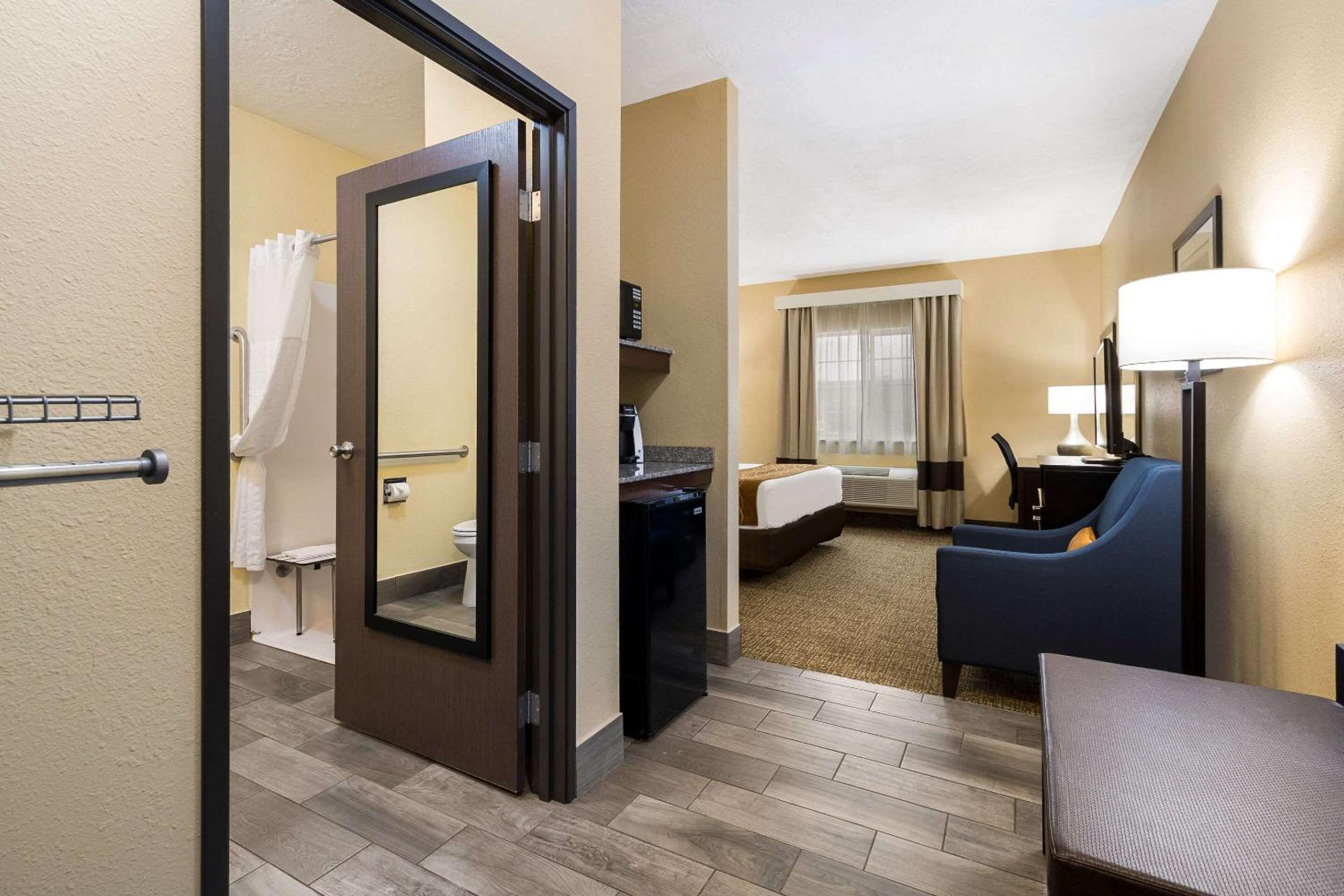 King Room - Disability Access - Non-Smoking photo 2