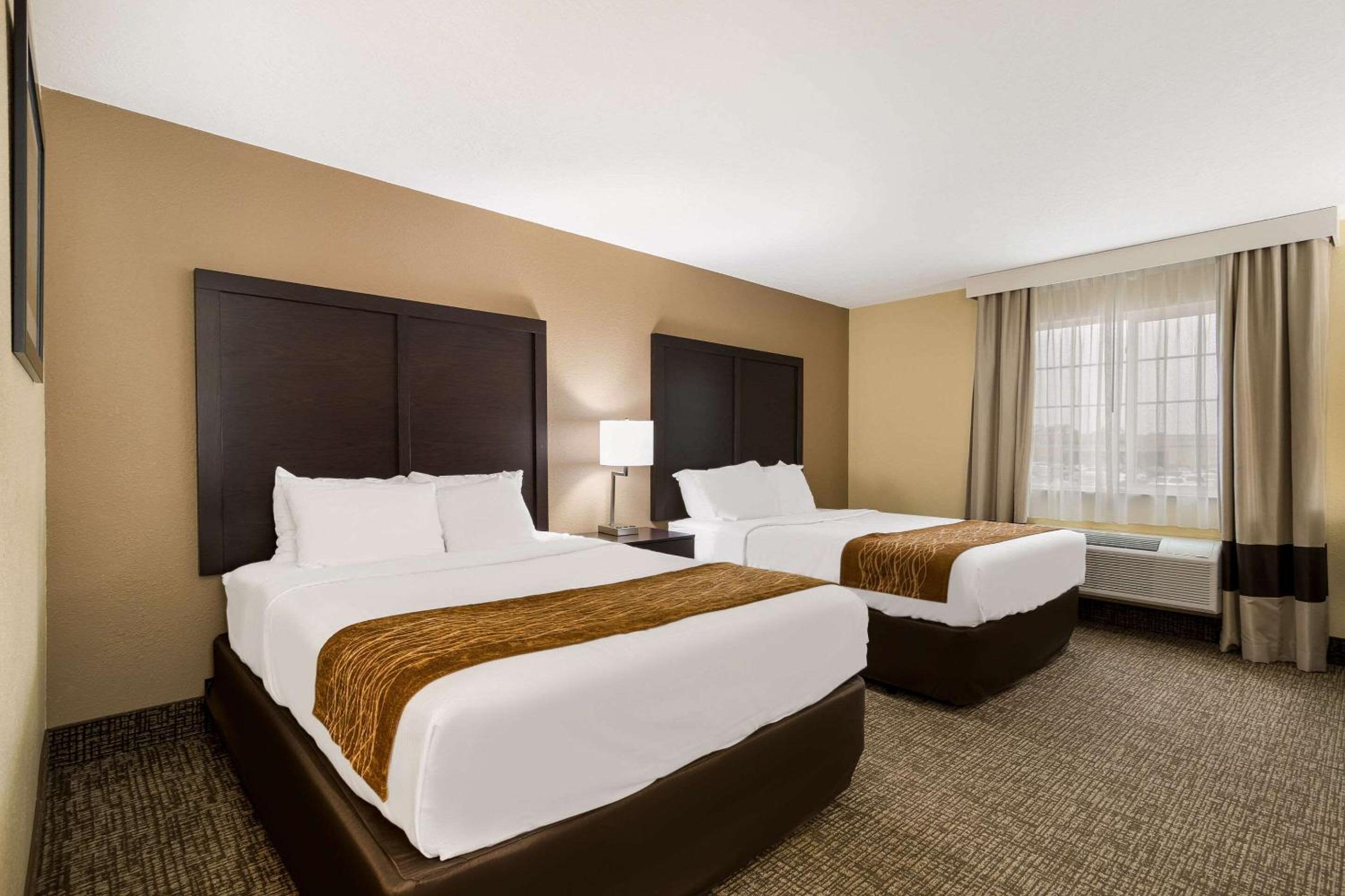 Standard Queen Room with Two Queen Beds - Non-Smoking photo 1