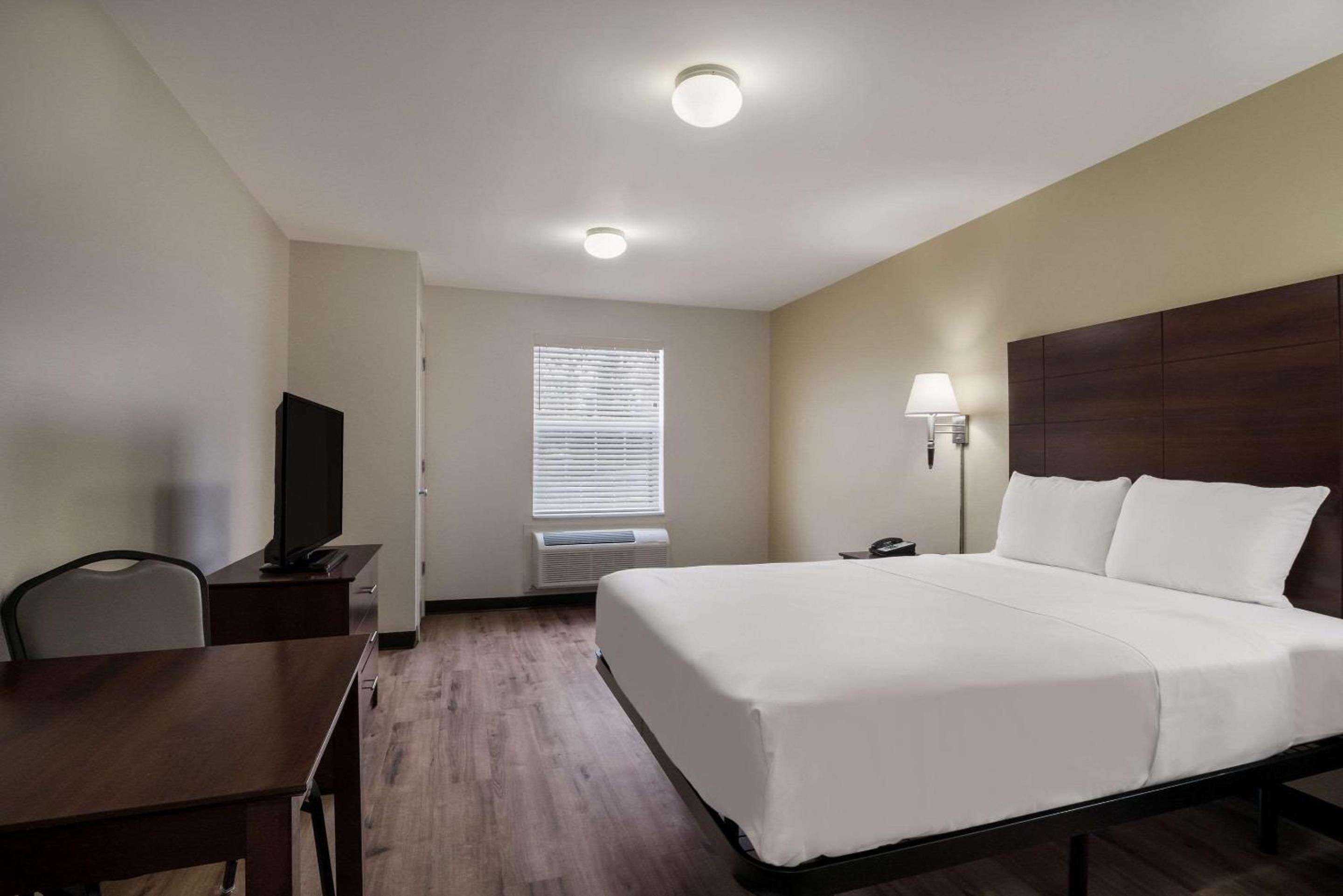 Standard Queen Room - Non Smoking - Photo 1