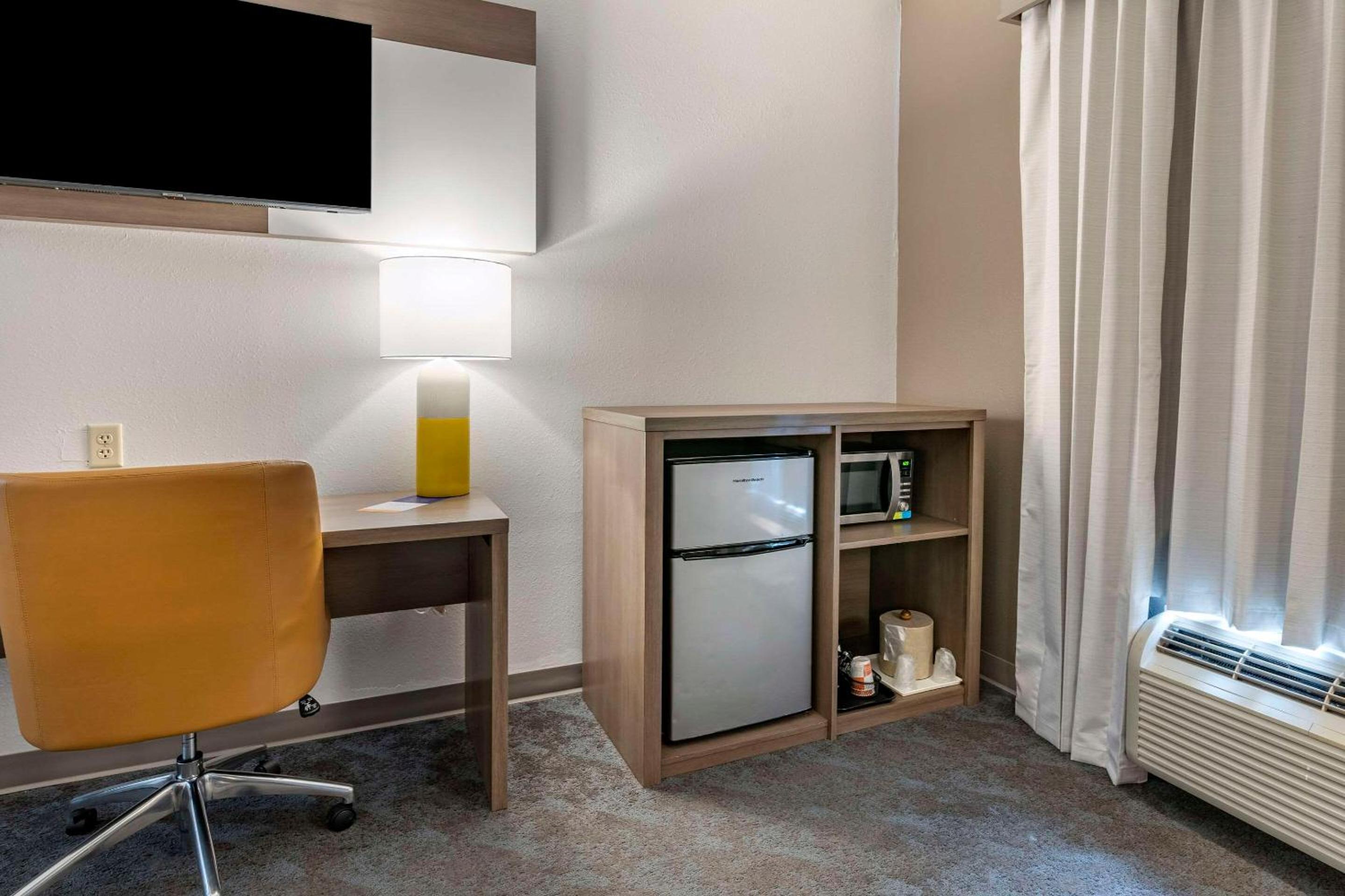 One Room Suite with Whirlpool - Non Smoking photo 1