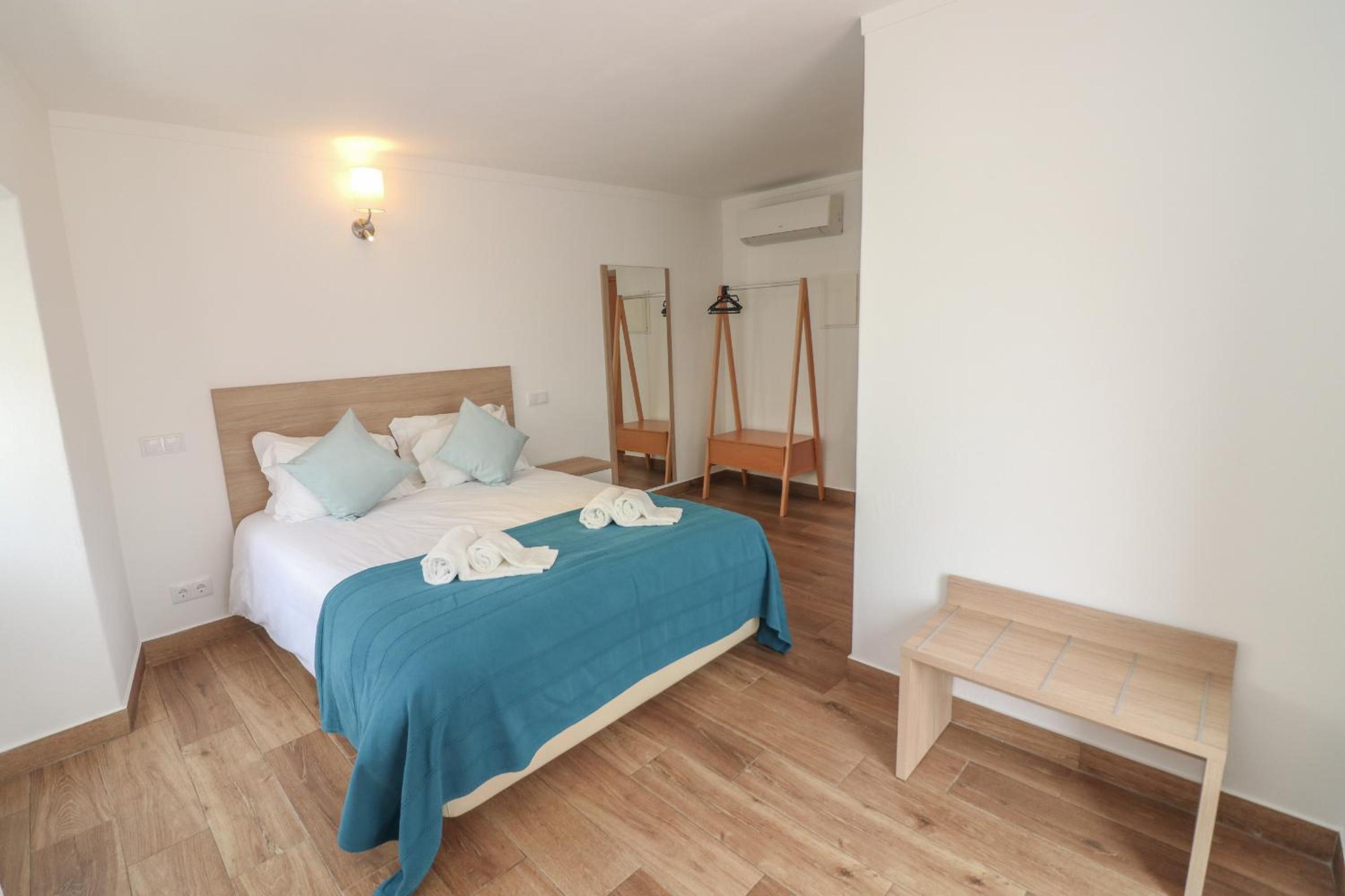 Double Room with Private Bathroom - Photo 2