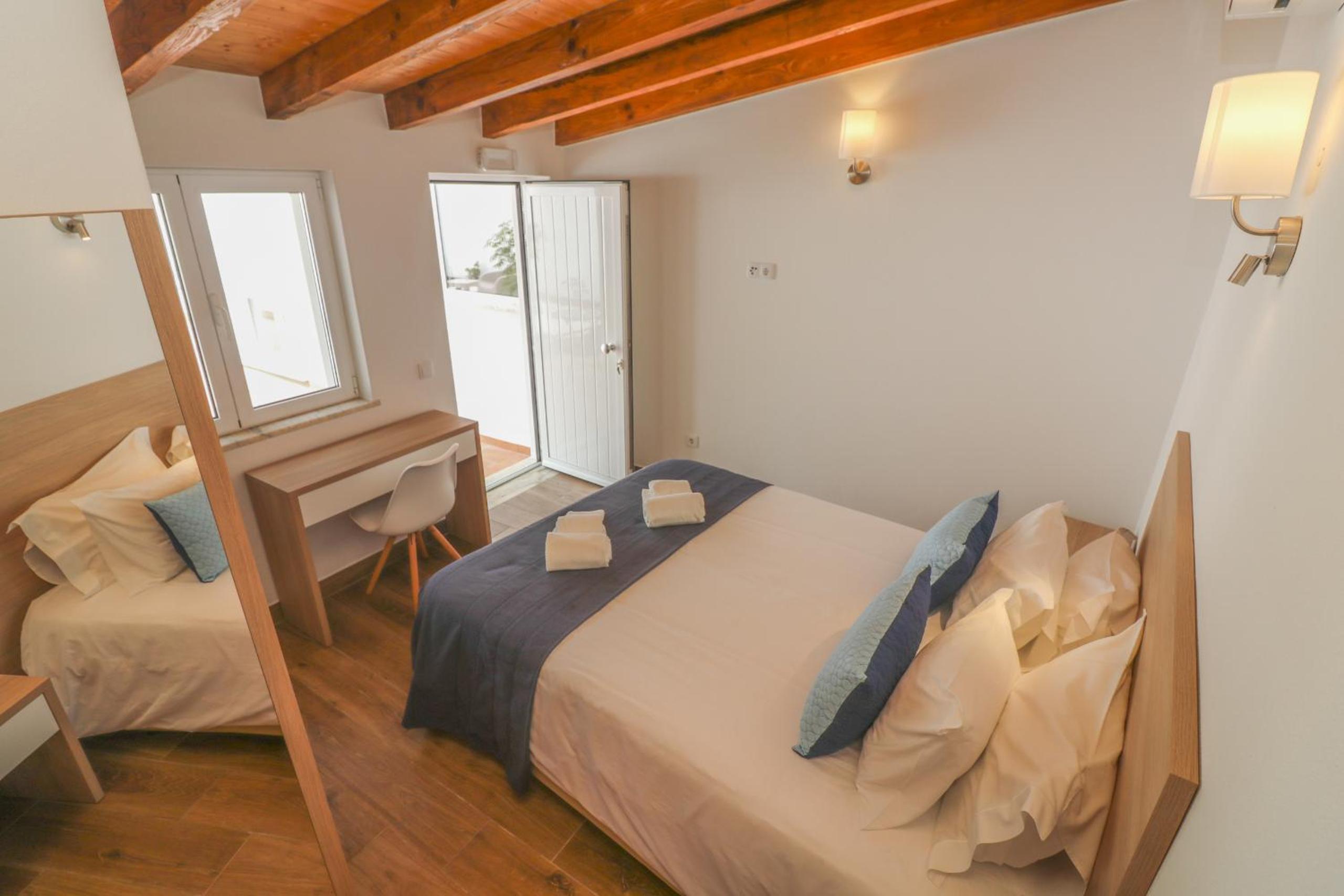 Double Room with Private Bathroom - Photo 8