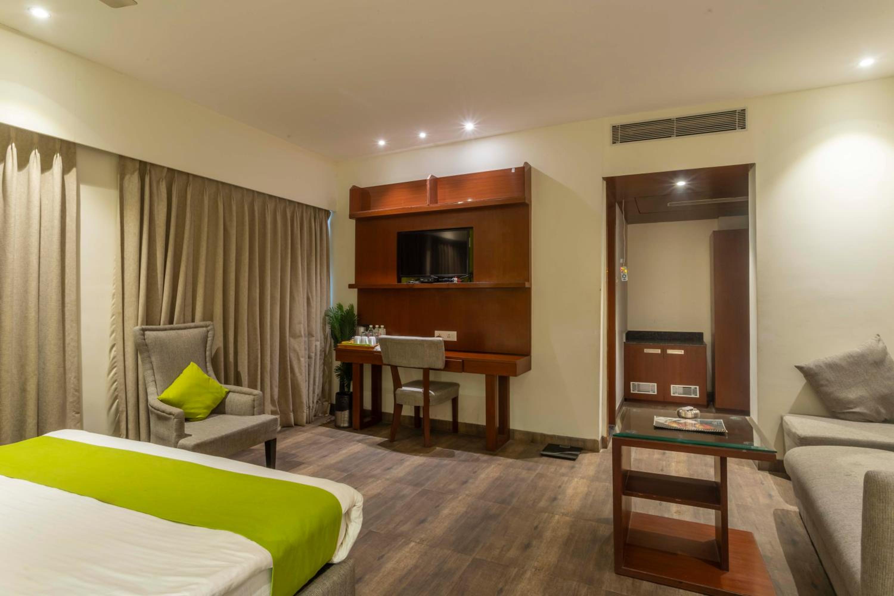 Deluxe Double Room photo 2