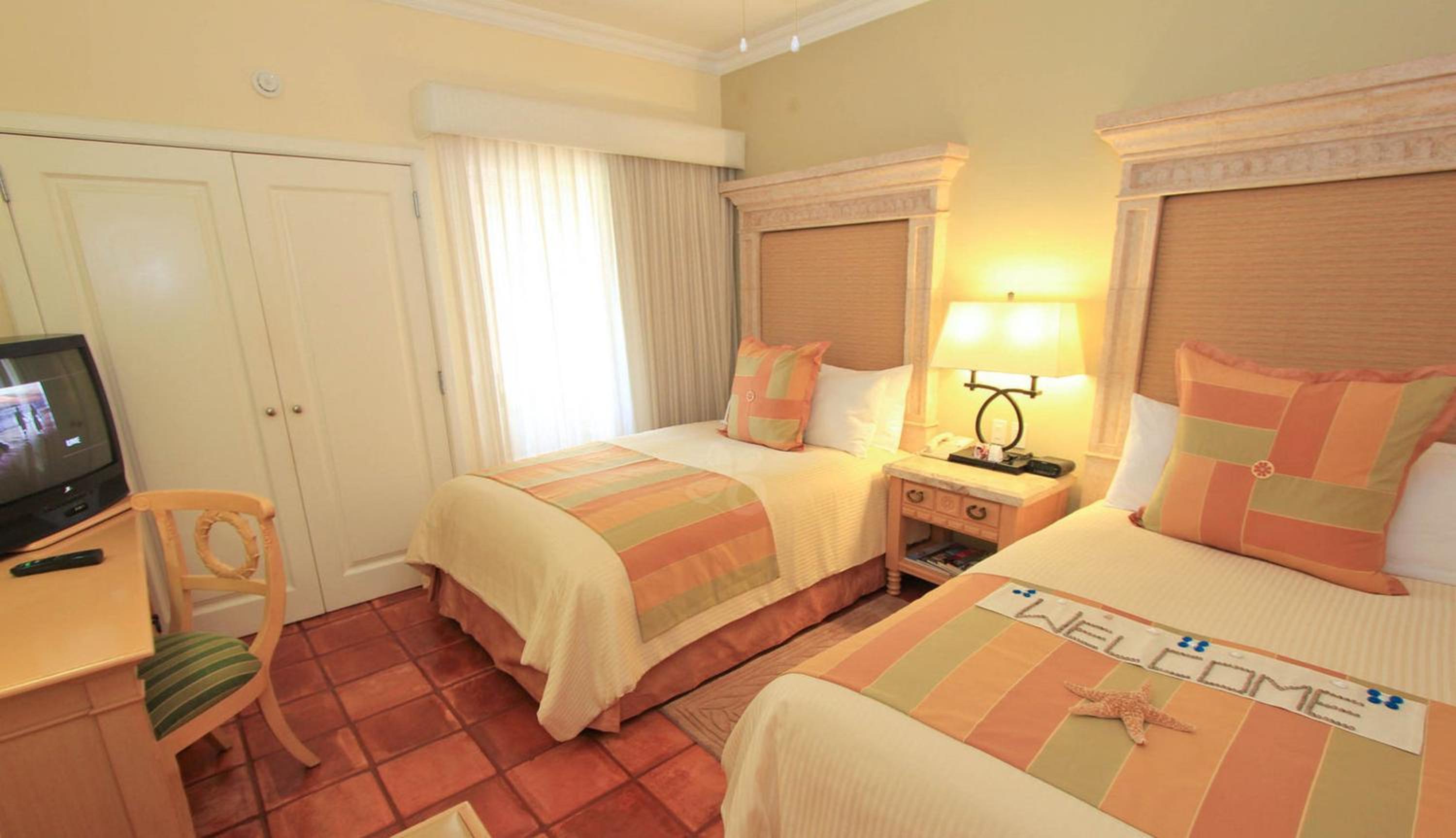 Junior Suite with Balcony - Photo 3