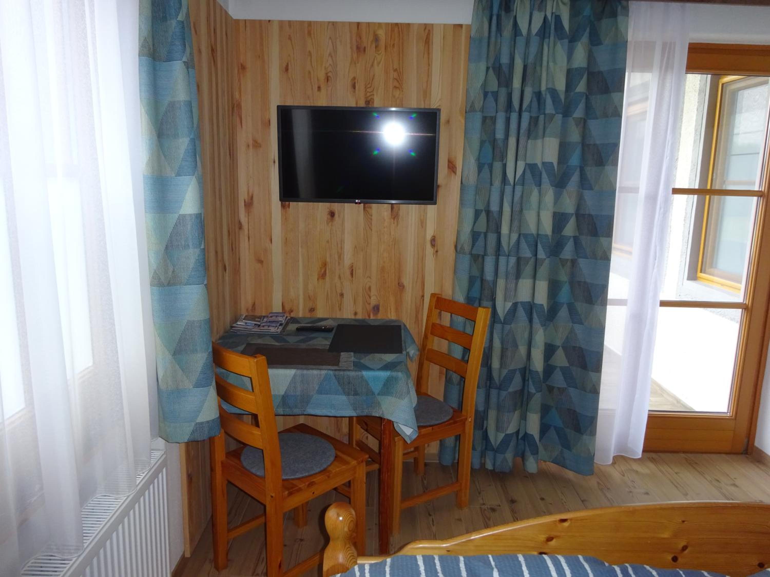 Apartment with Balcony photo 2