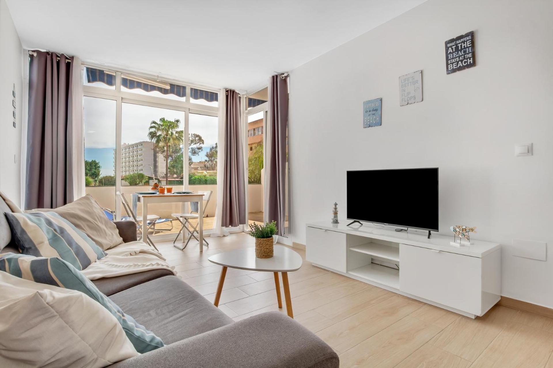 Apartamento con vista a la piscina