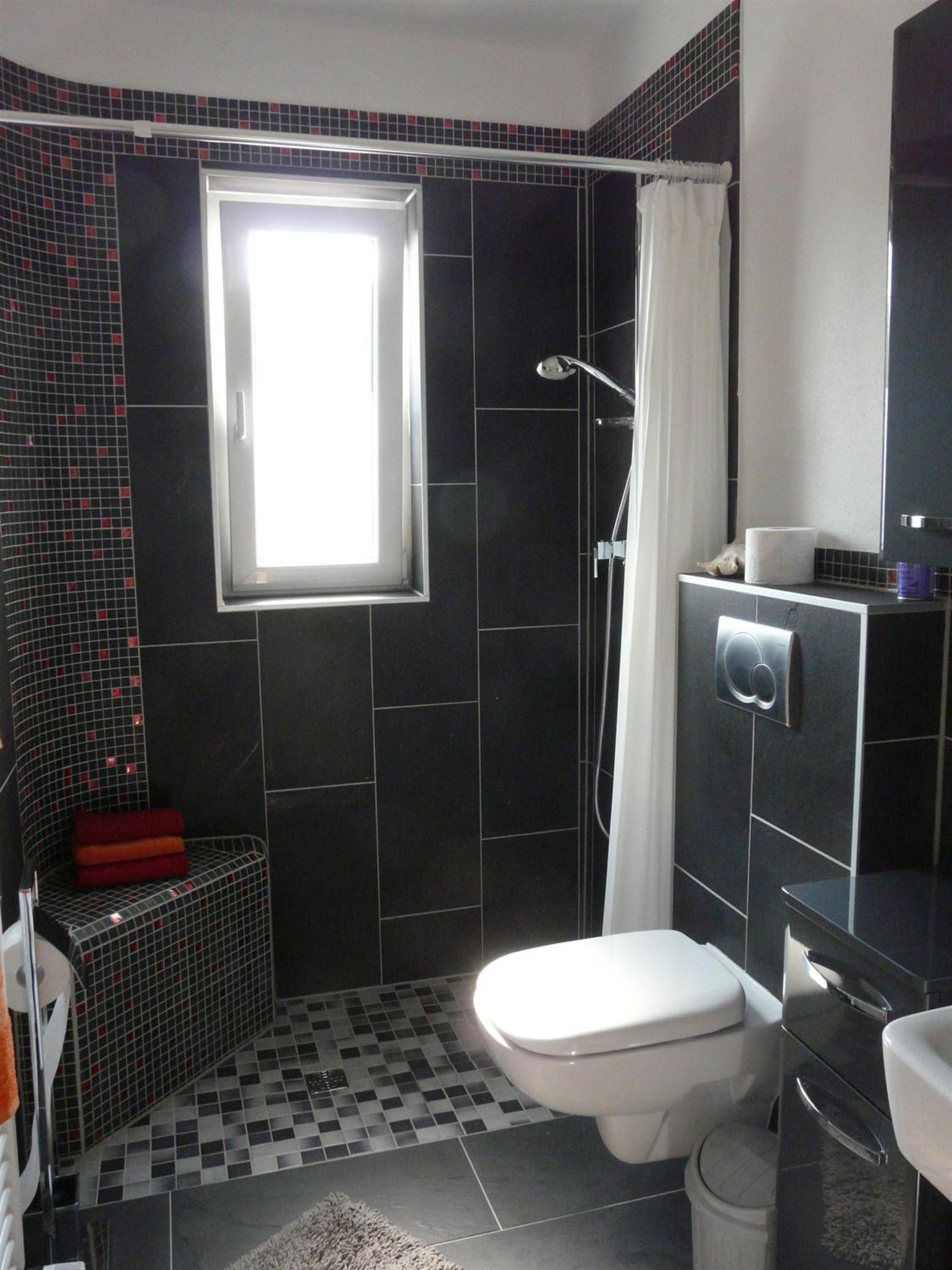 Apartment with Shower photo 3