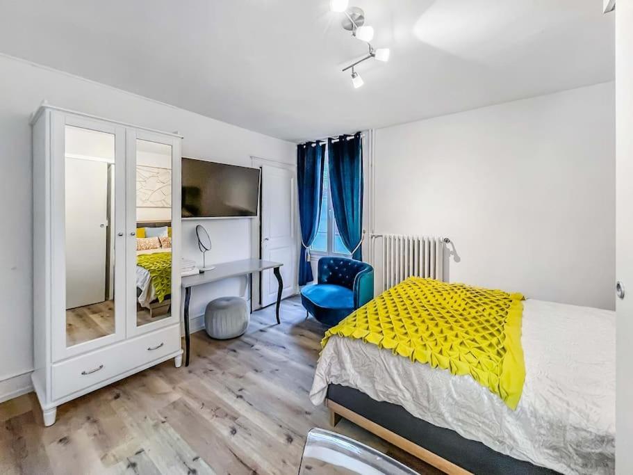 One-Bedroom Apartment photo 1