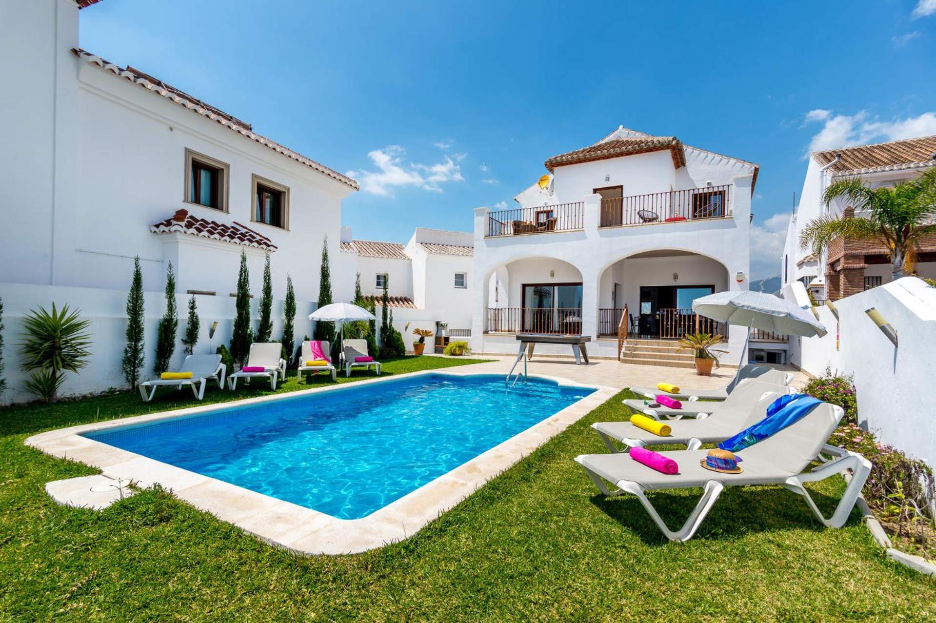 Villa photo 2