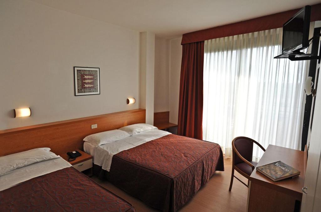 Triple Room with Partial Sea View photo 3