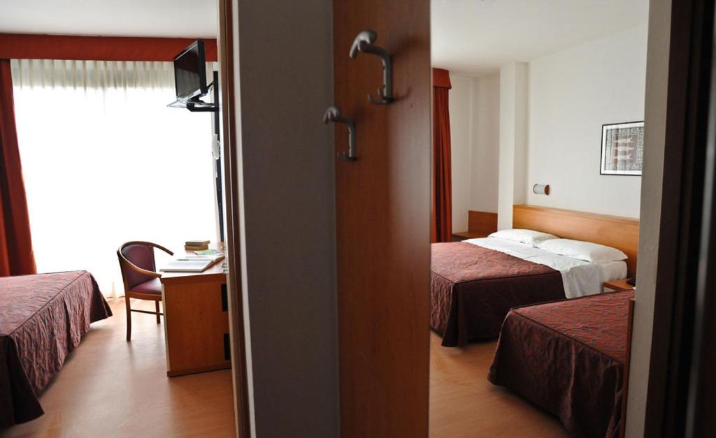 Triple Room with Partial Sea View photo 1