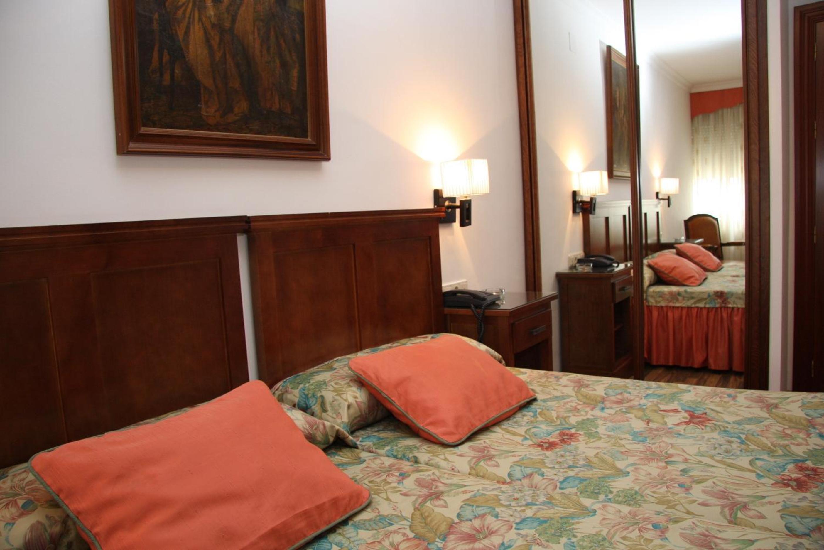 Double or Twin Room photo 3