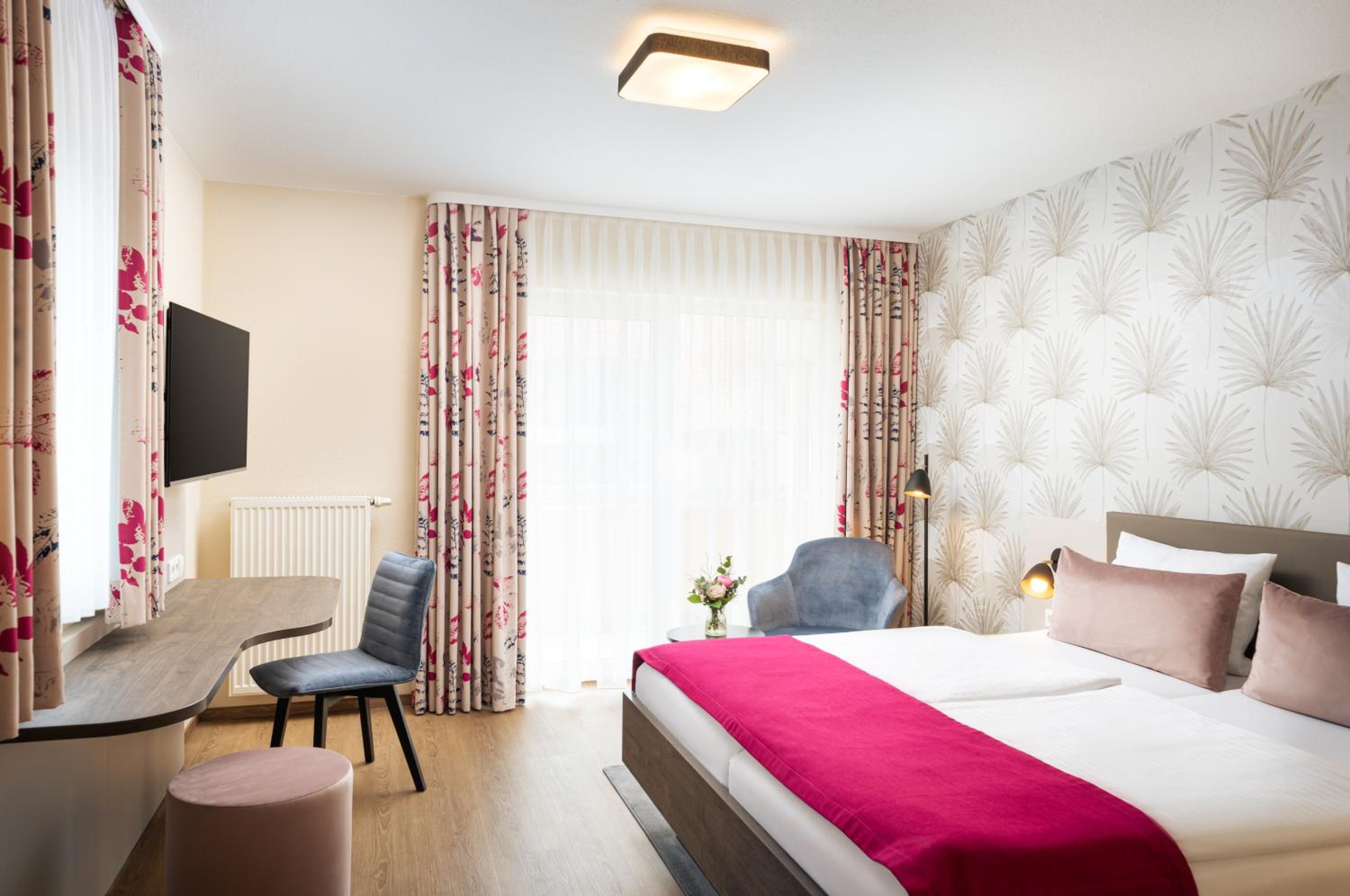 Double Room with Balcony - Photo 1