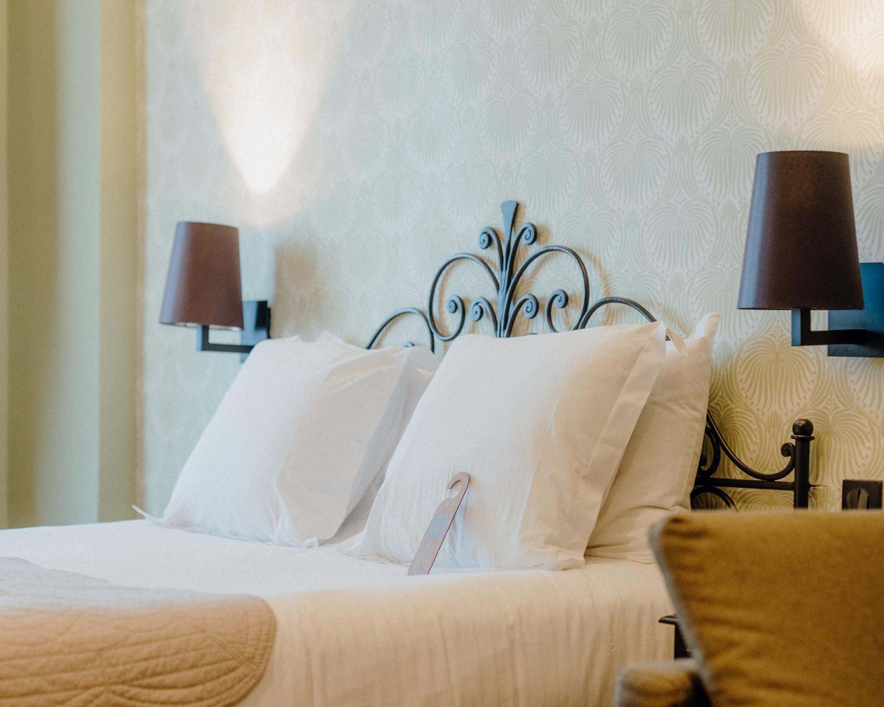 Deluxe Double or Twin Room thumbnail 5