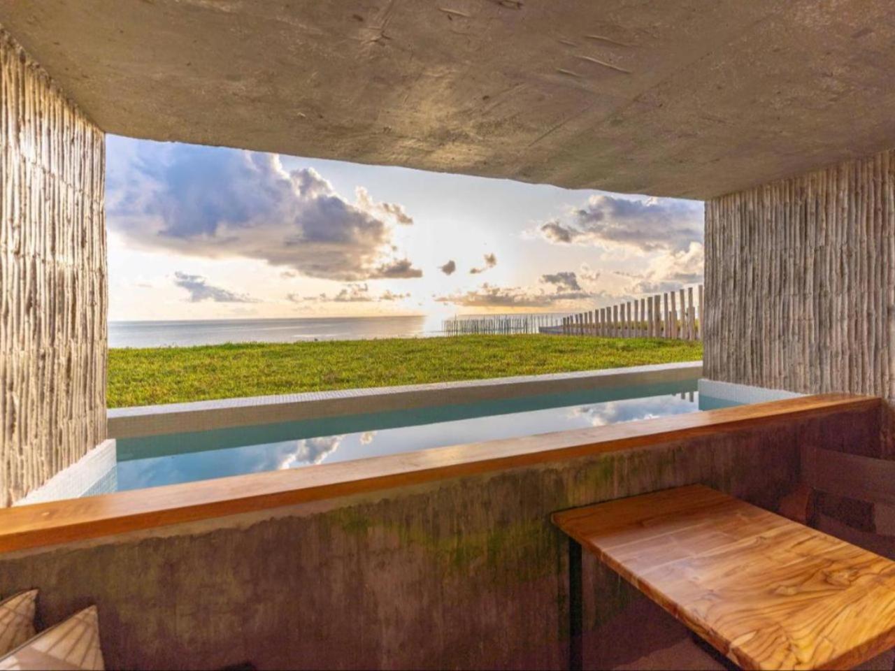 Deluxe Suite with Sea View - Photo 3