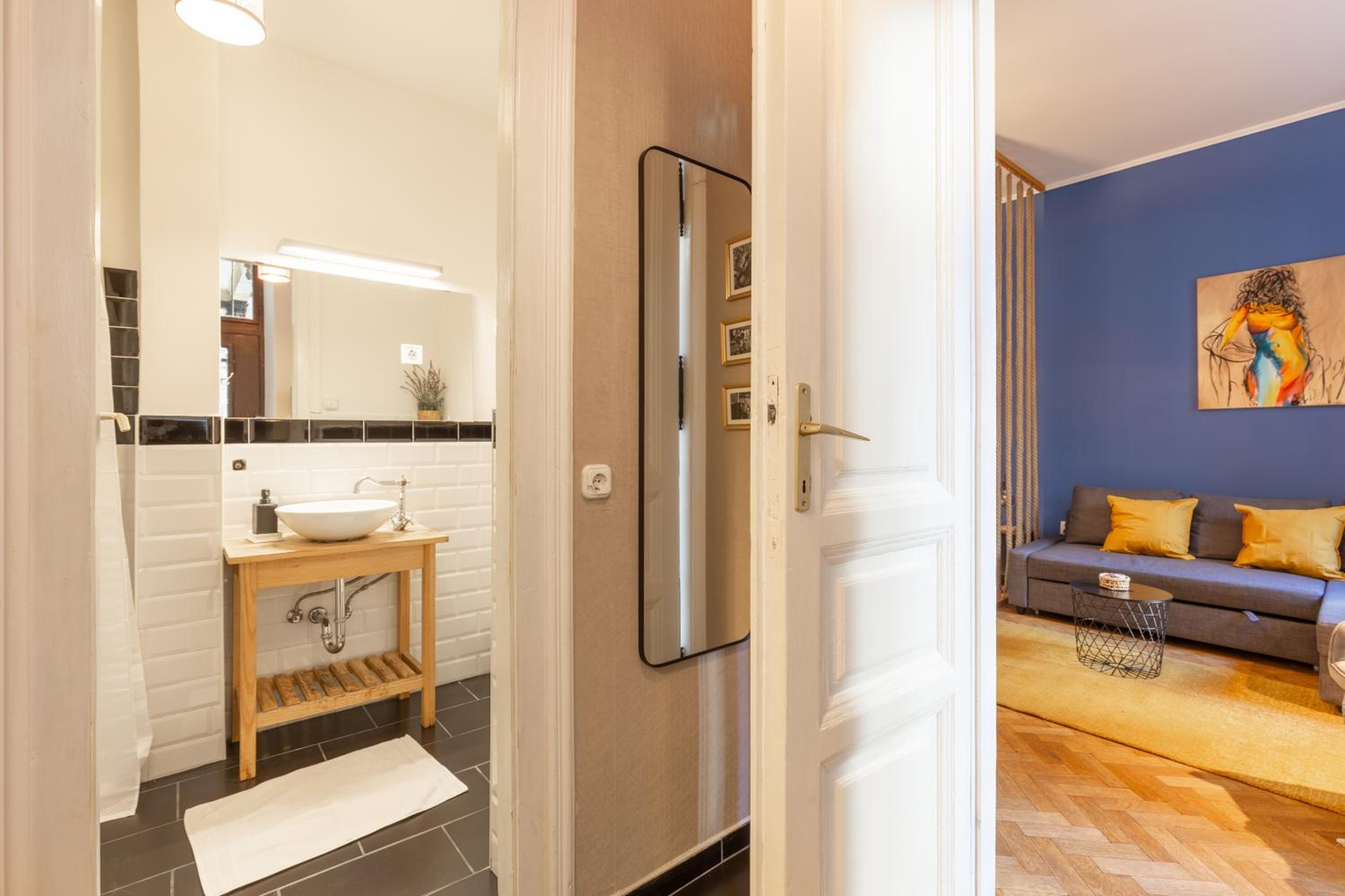 One-Bedroom Apartment - Photo 9