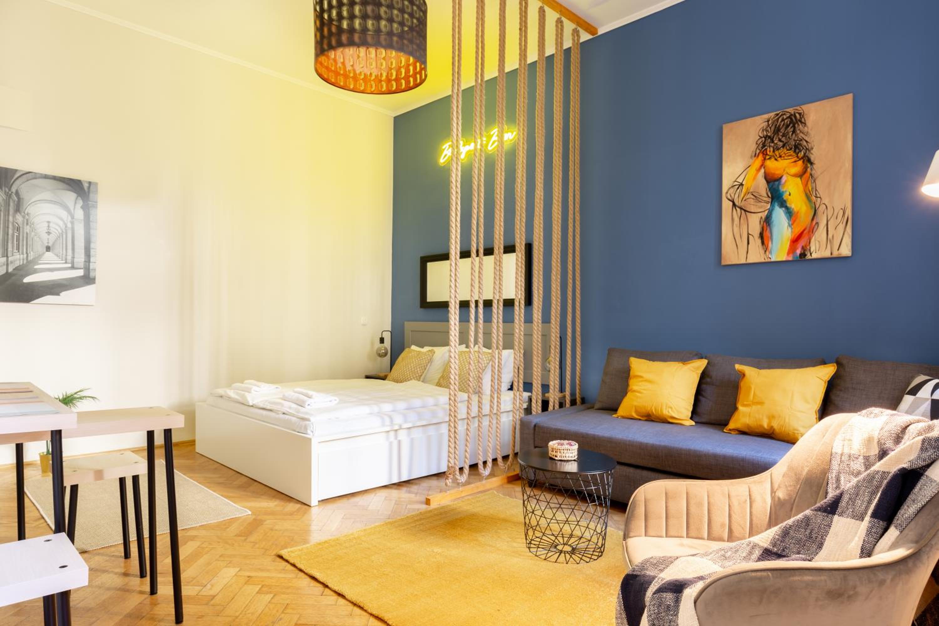 One-Bedroom Apartment - Photo 12