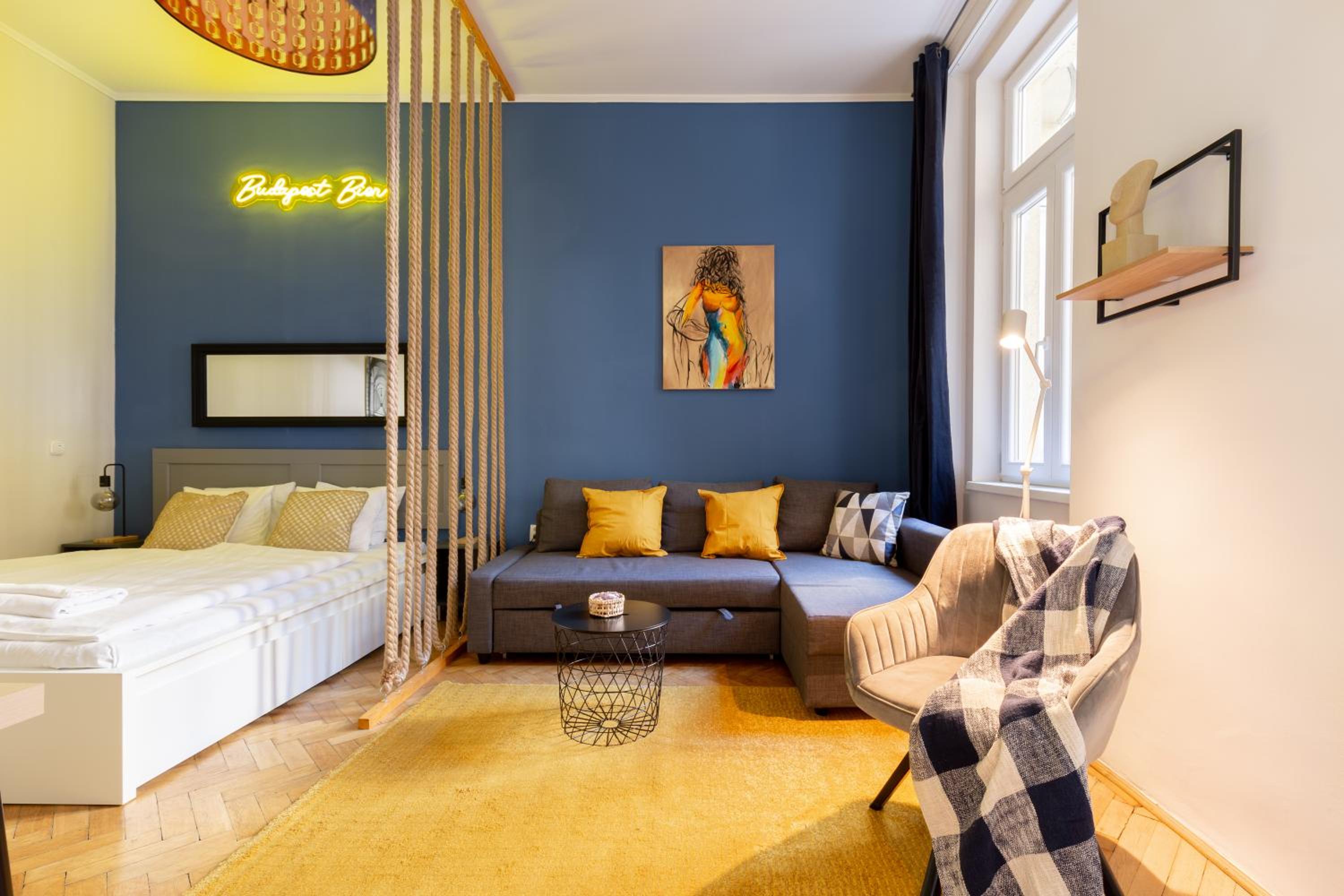 One-Bedroom Apartment - Photo 1