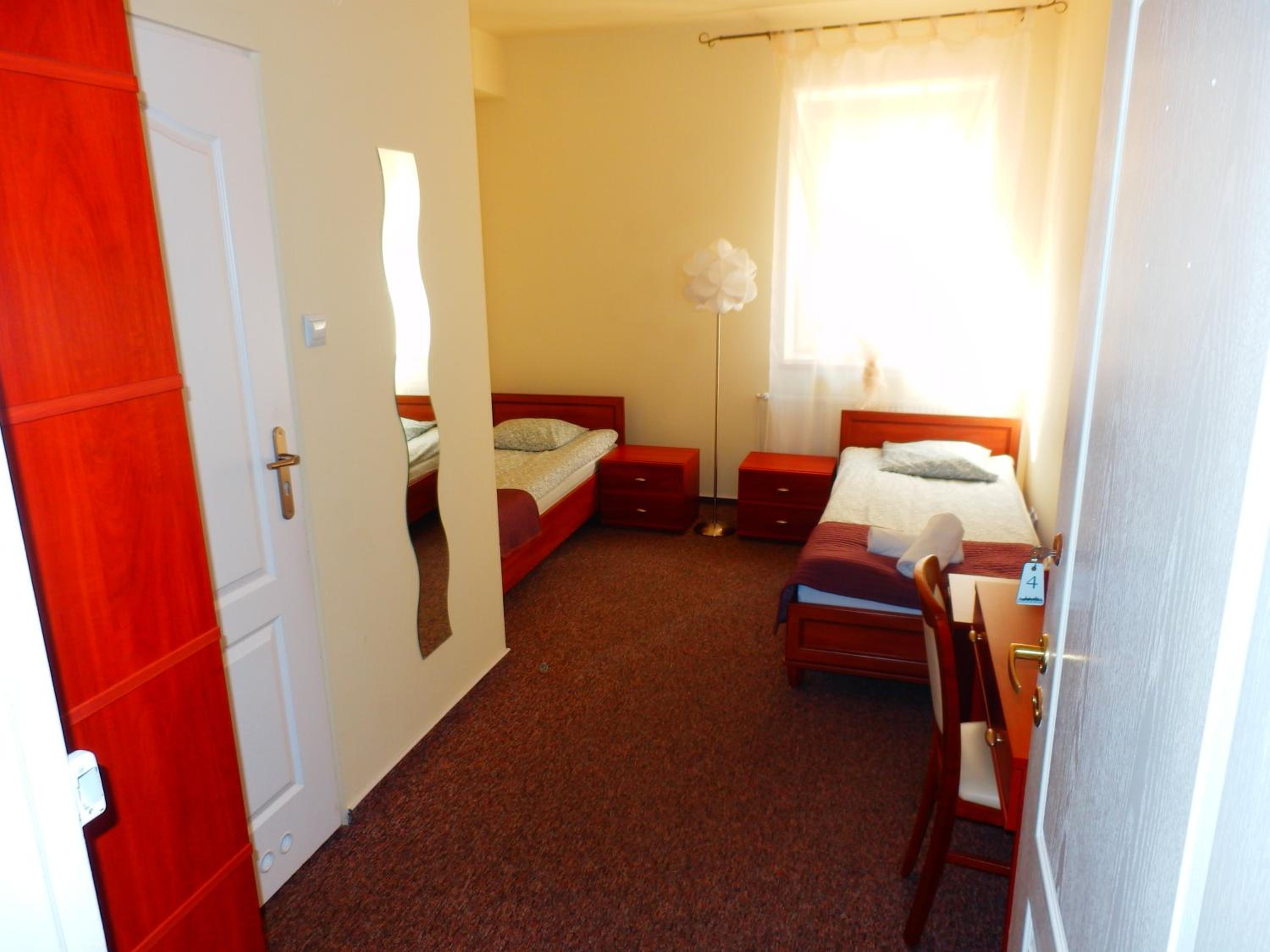 Twin Room with Private Bathroom - Photo 2