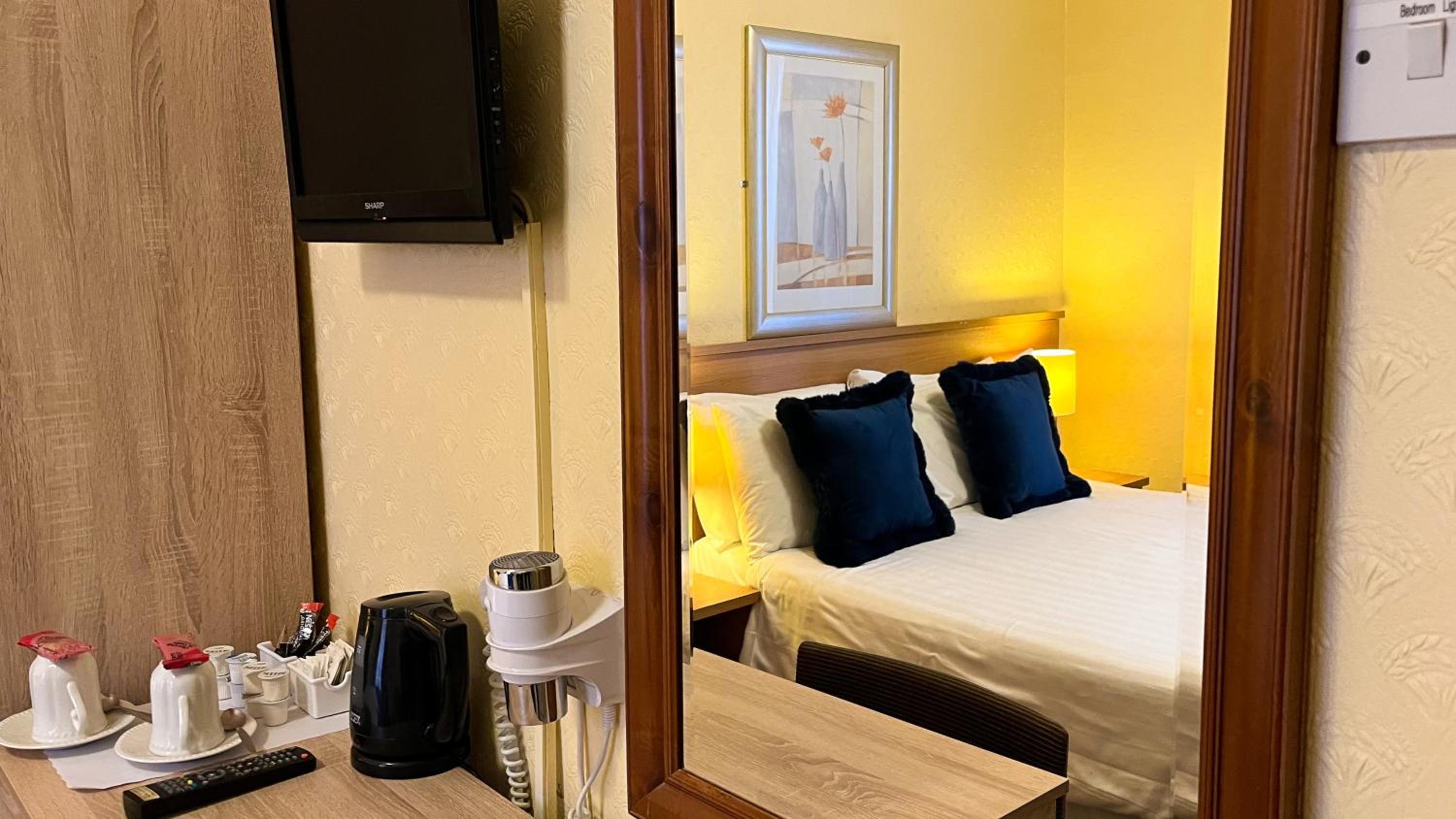 Double Room - Photo 3