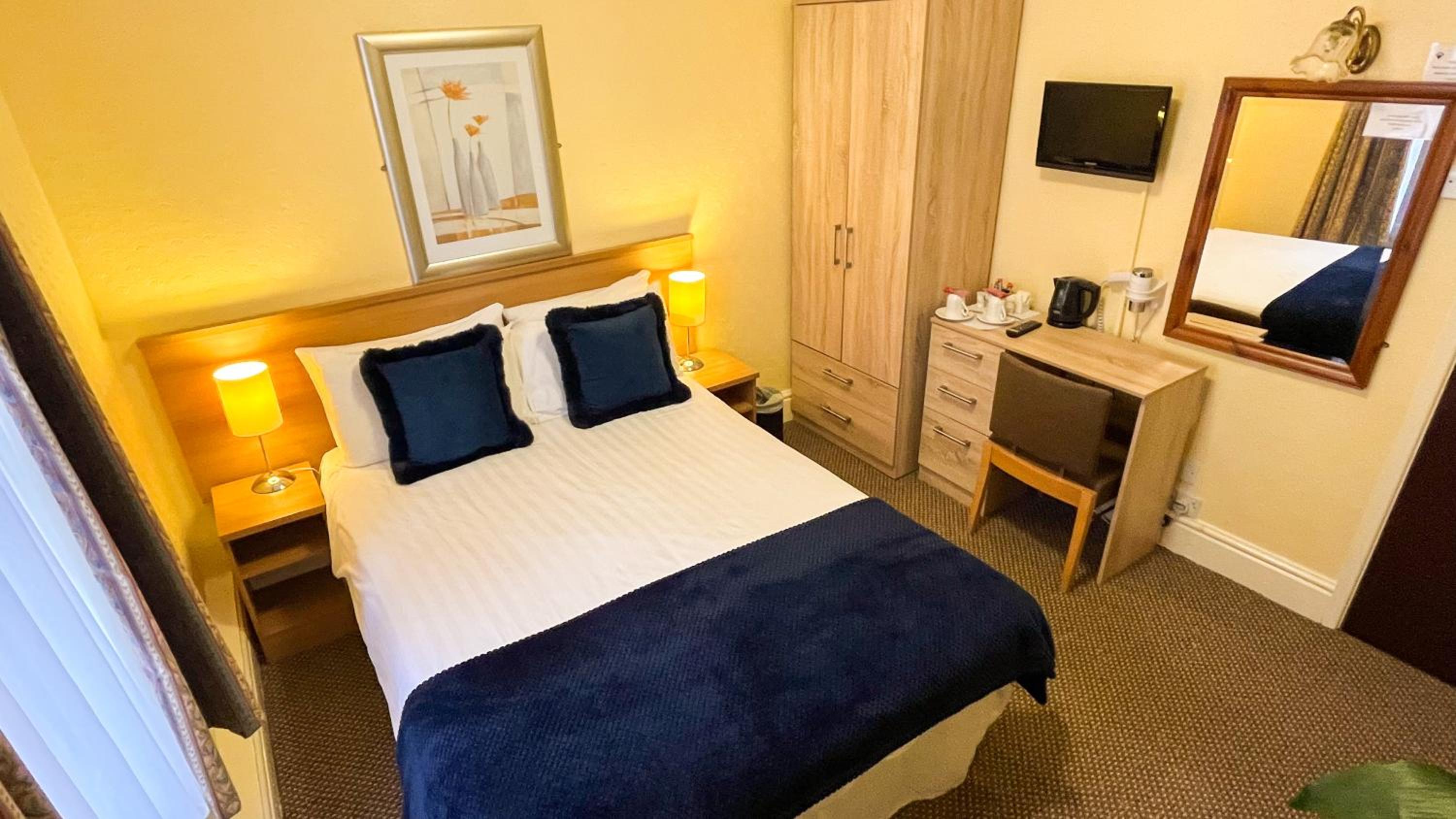Double Room - Photo 5