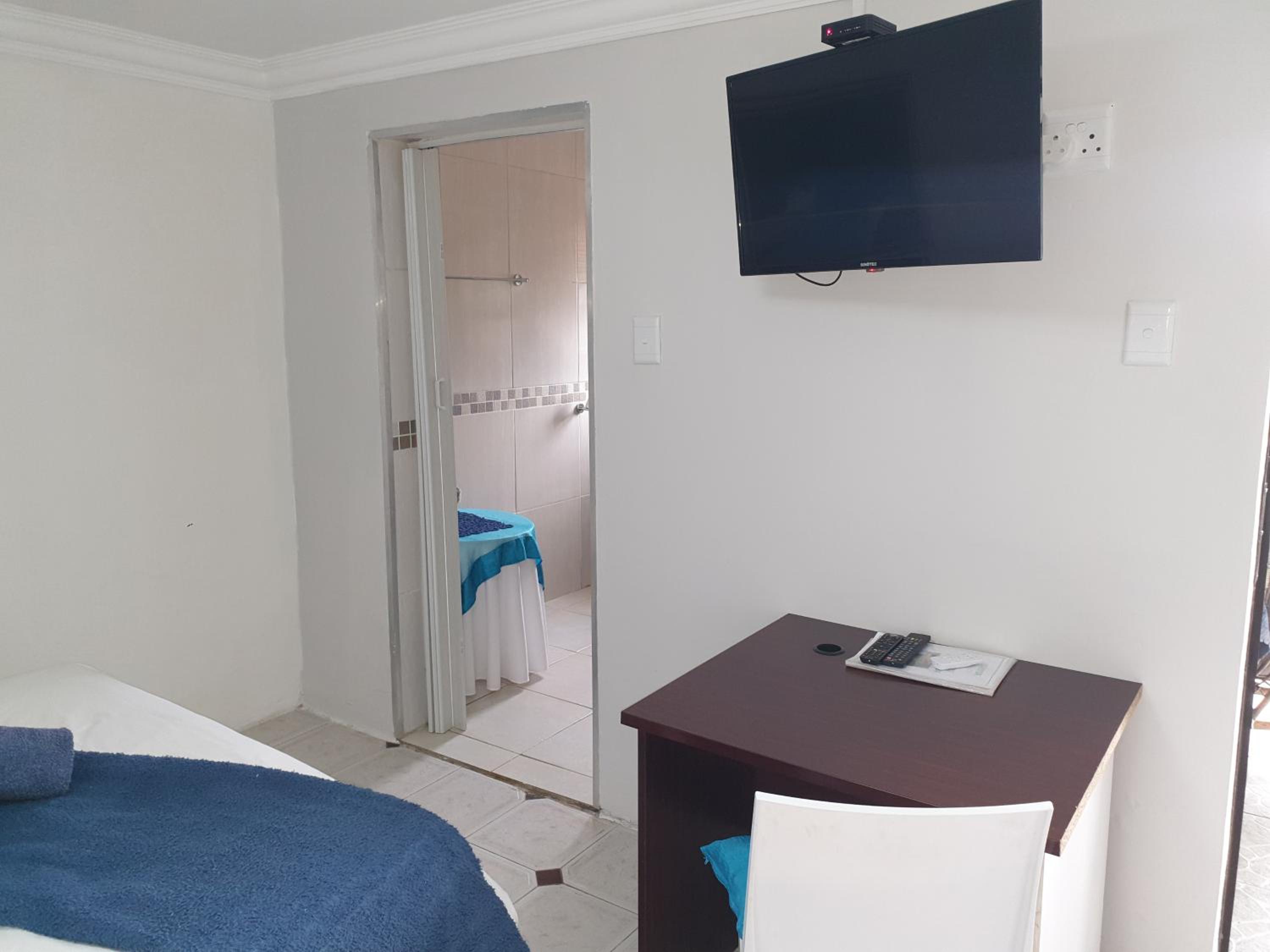 Standard Queen Room photo 2