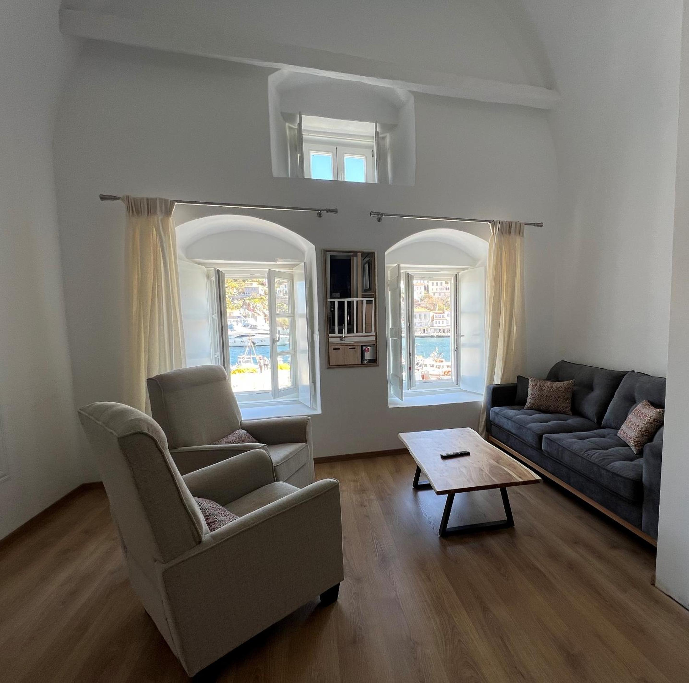Deluxe Suite with Sea View photo 3