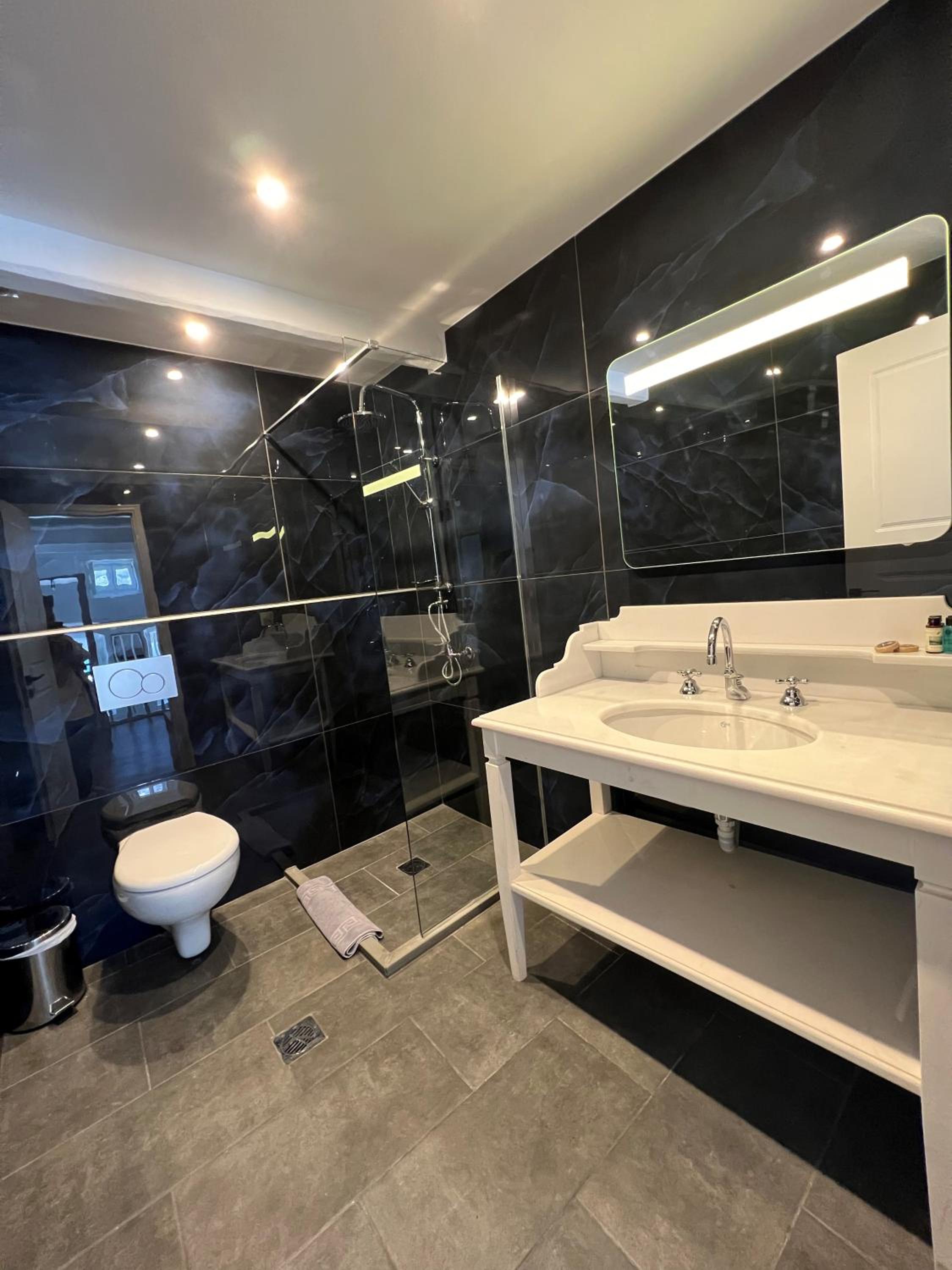 Deluxe Suite with Sea View photo 2