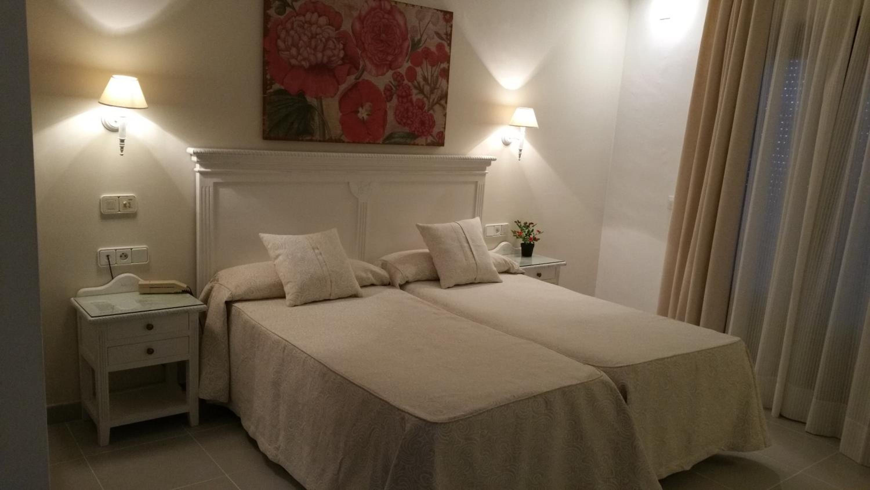 Double or Twin Room with Sea View photo 3