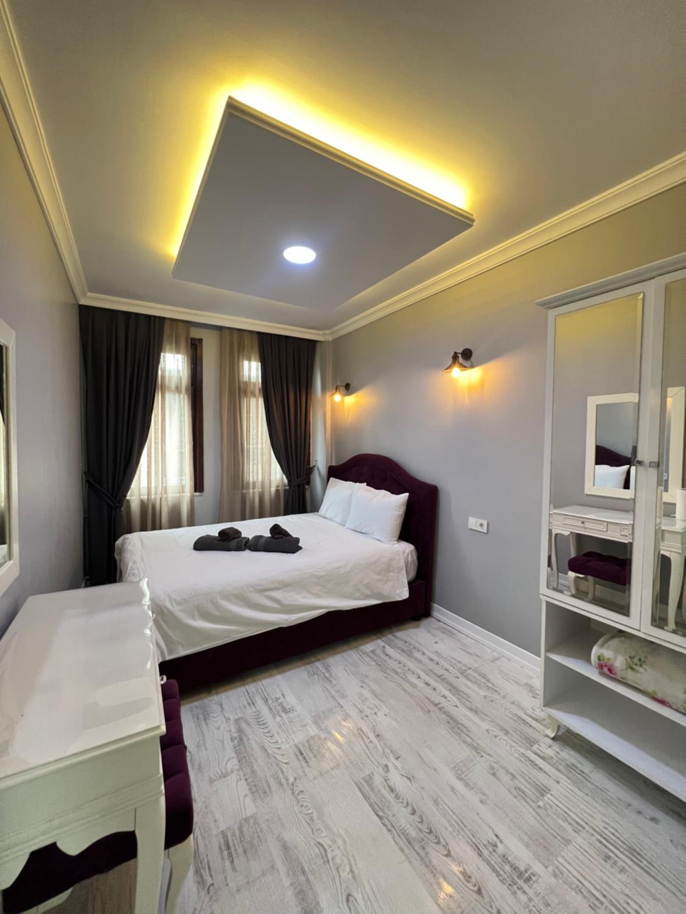 Young Suite Apartment photo 1