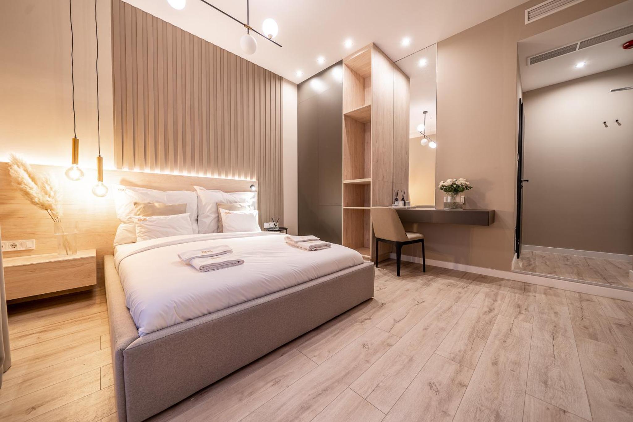 Standard Queen Room