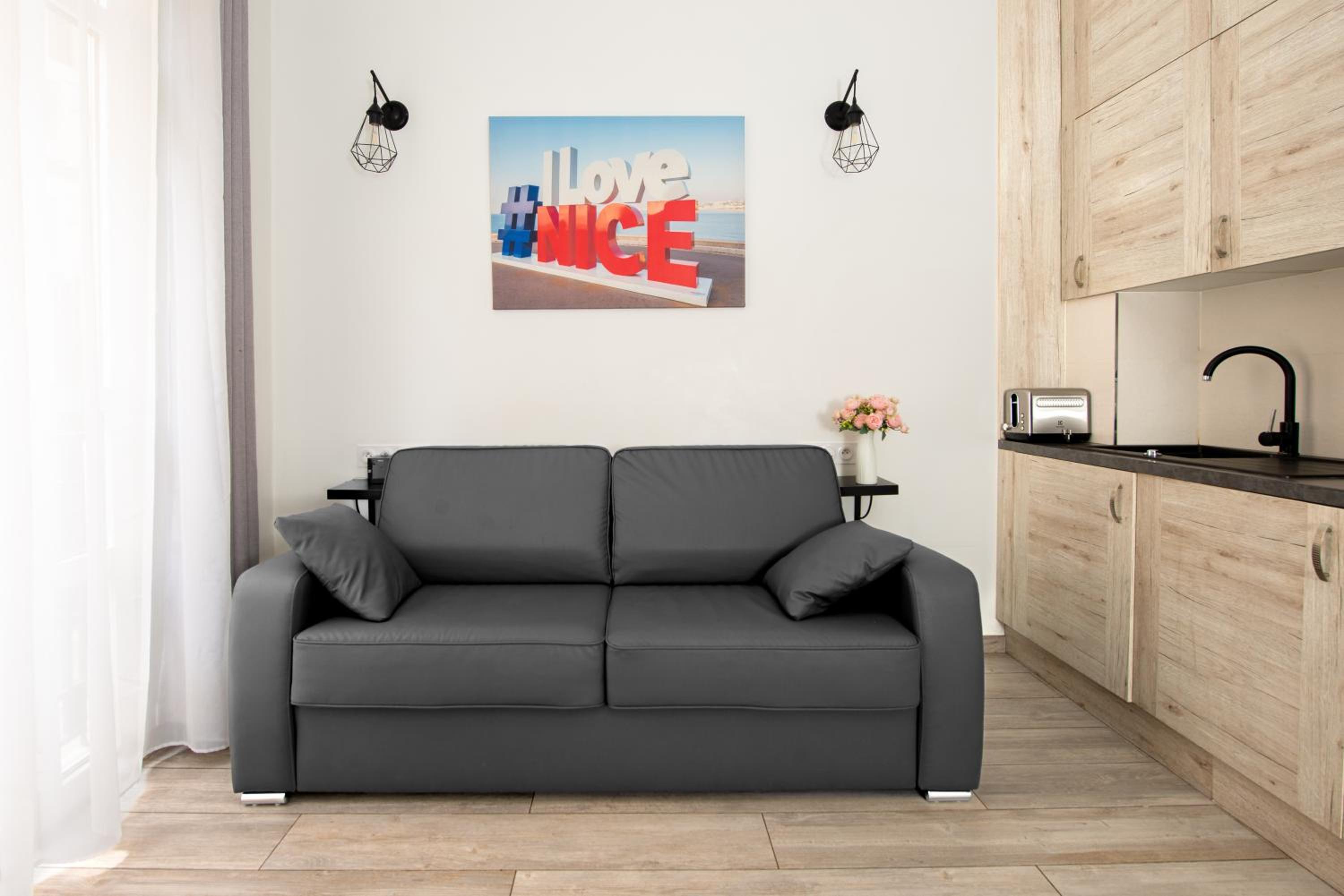 One-Bedroom Apartment - Photo 12