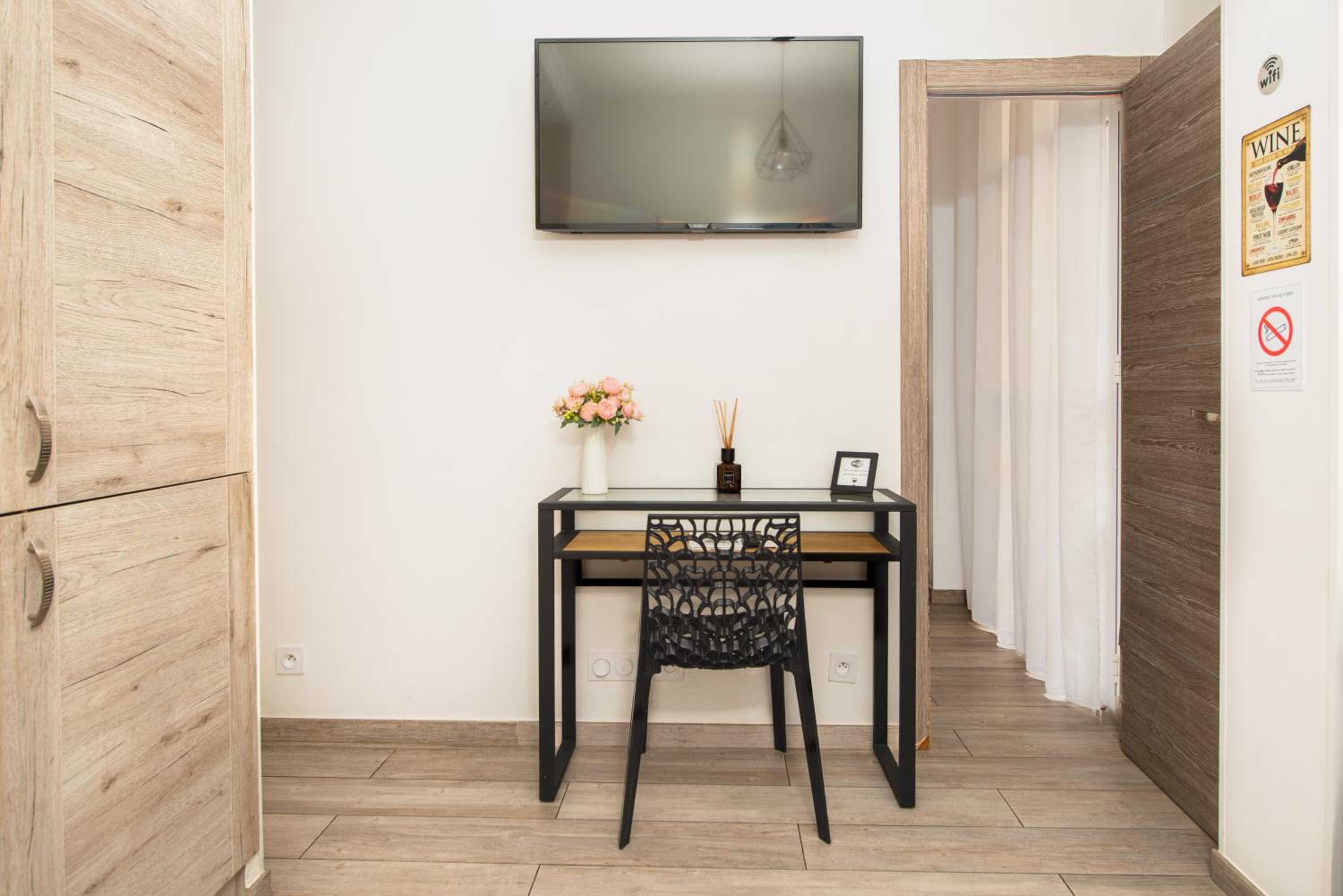 One-Bedroom Apartment - Photo 11