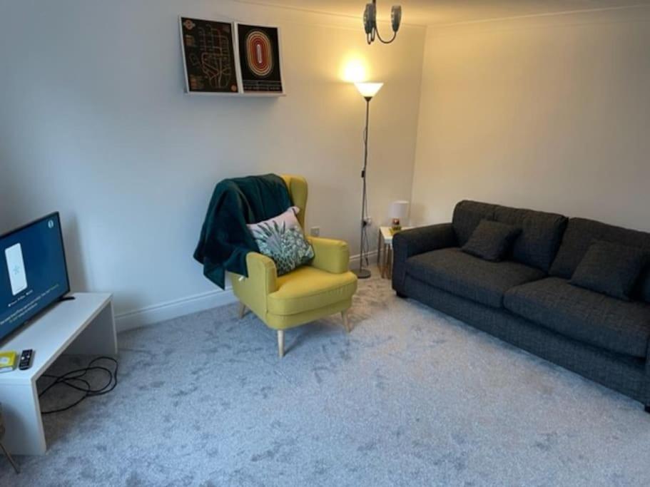 Three-Bedroom House photo 3