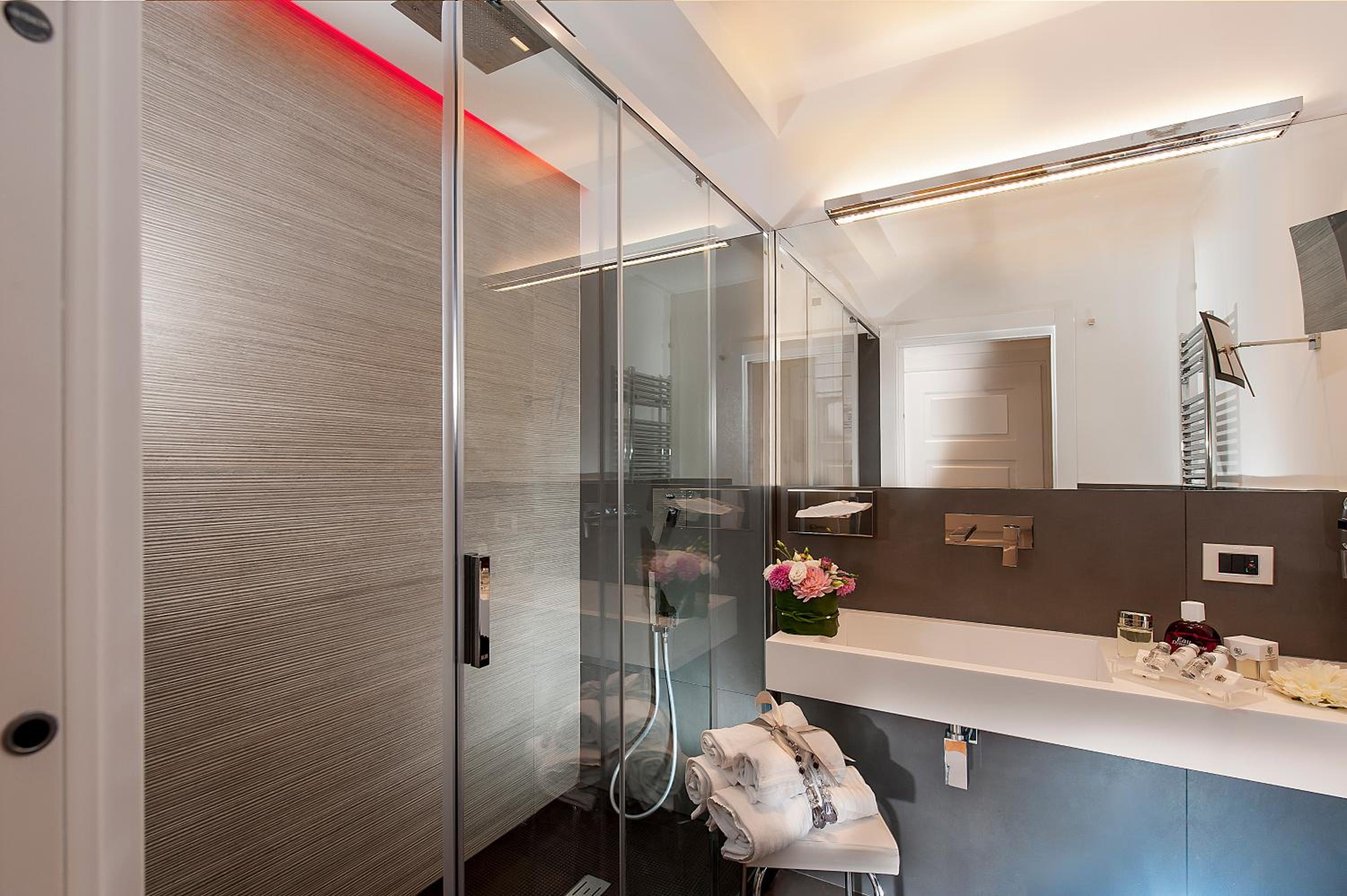 Deluxe Double or Twin Room photo 2