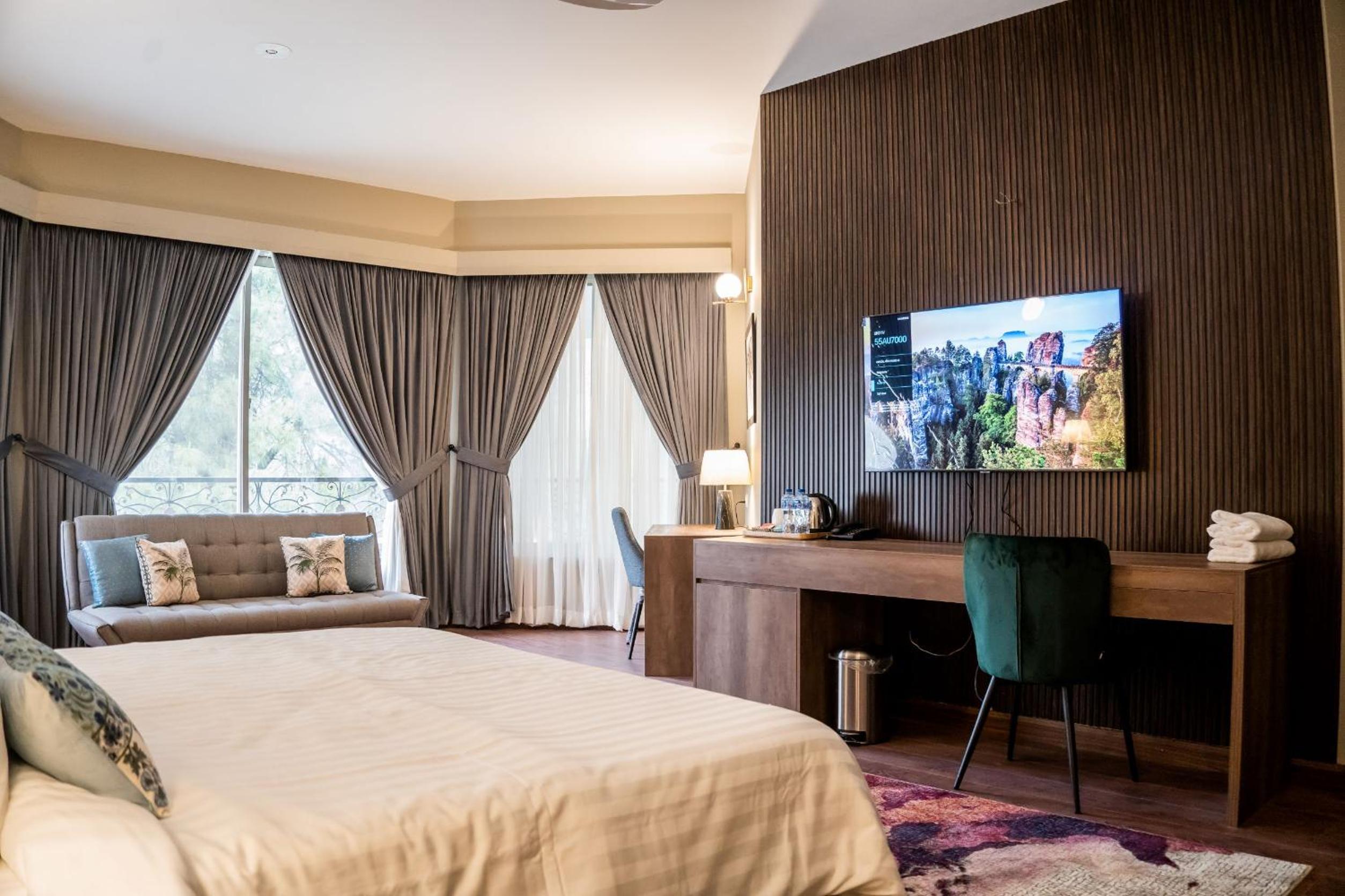 Suite with Mountain View